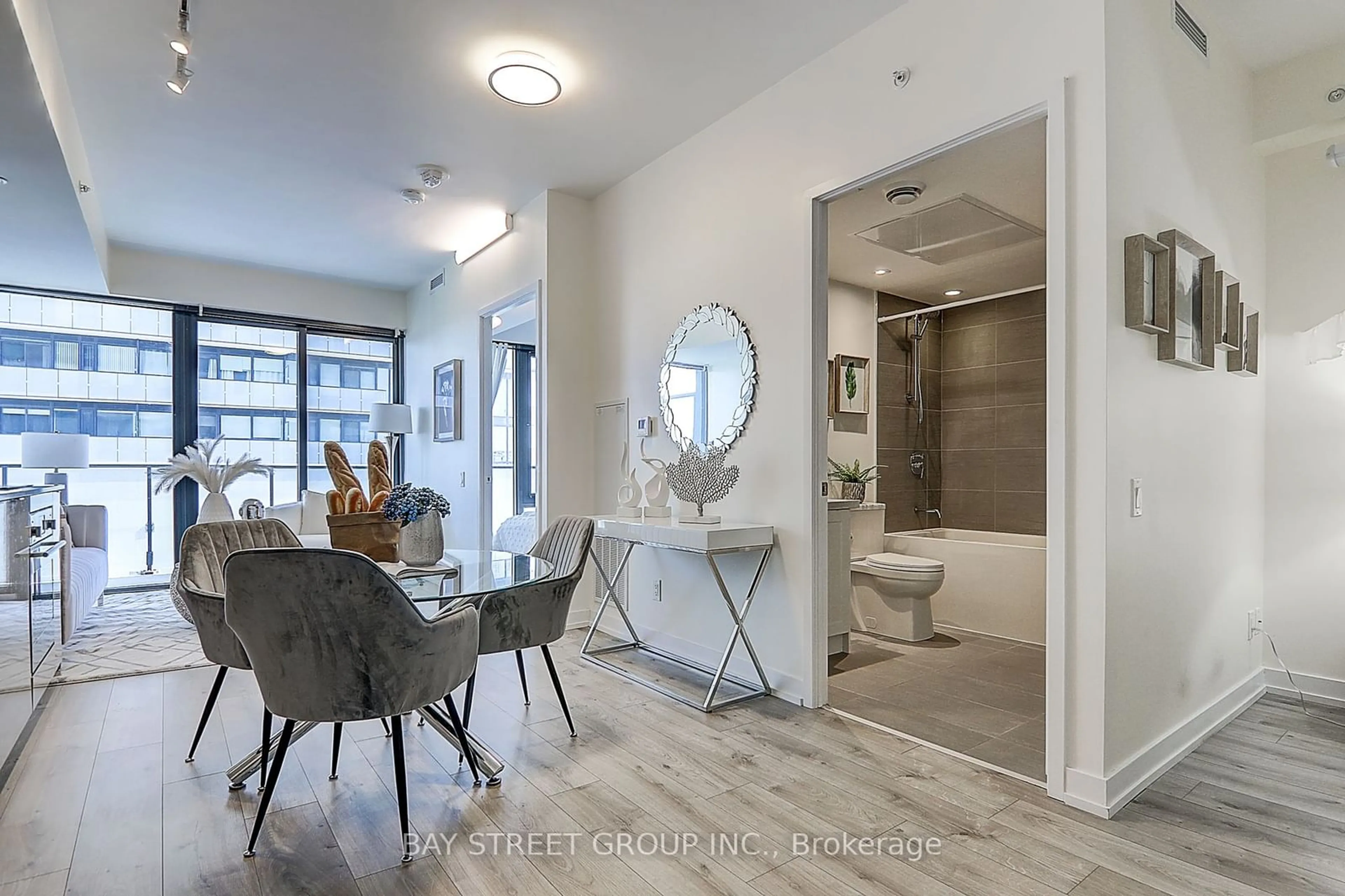 Contemporary bathroom for 161 Roehampton Ave #1807, Toronto Ontario M4P 2K5