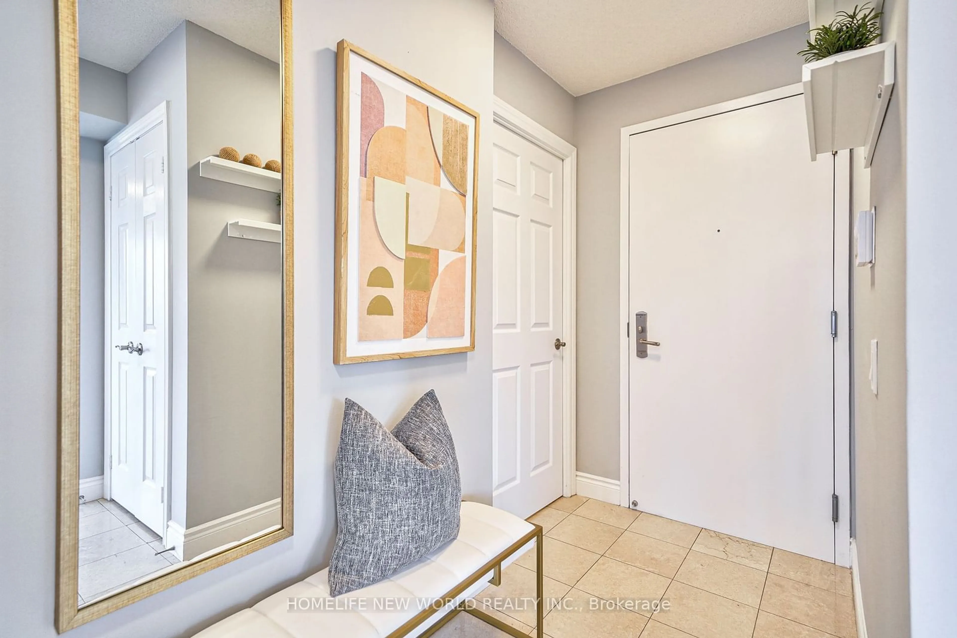 Indoor entryway for 80 Harrison Garden Blvd #727, Toronto Ontario M2N 7E3