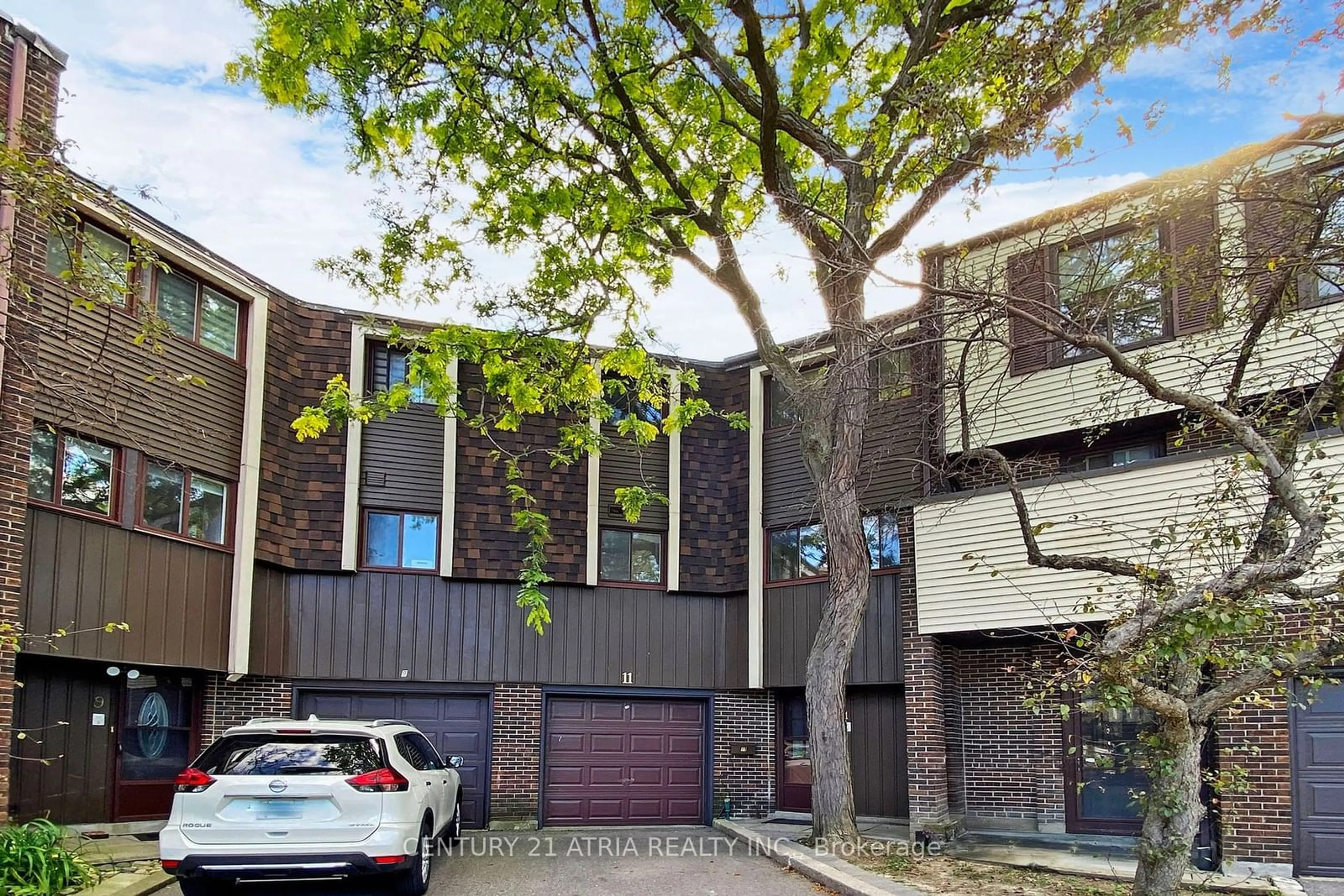 A pic from exterior of the house or condo for 11 Lofty Hillway, Toronto Ontario M2H 2Z8