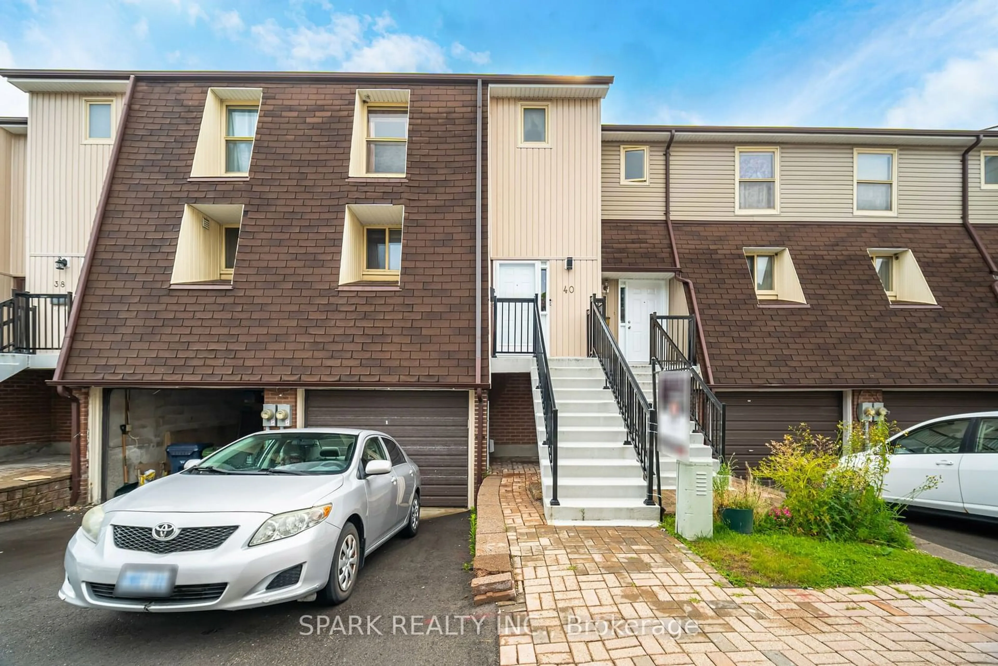 A pic from exterior of the house or condo for 40 Yellow Birch Way #41, Toronto Ontario M2H 2T3