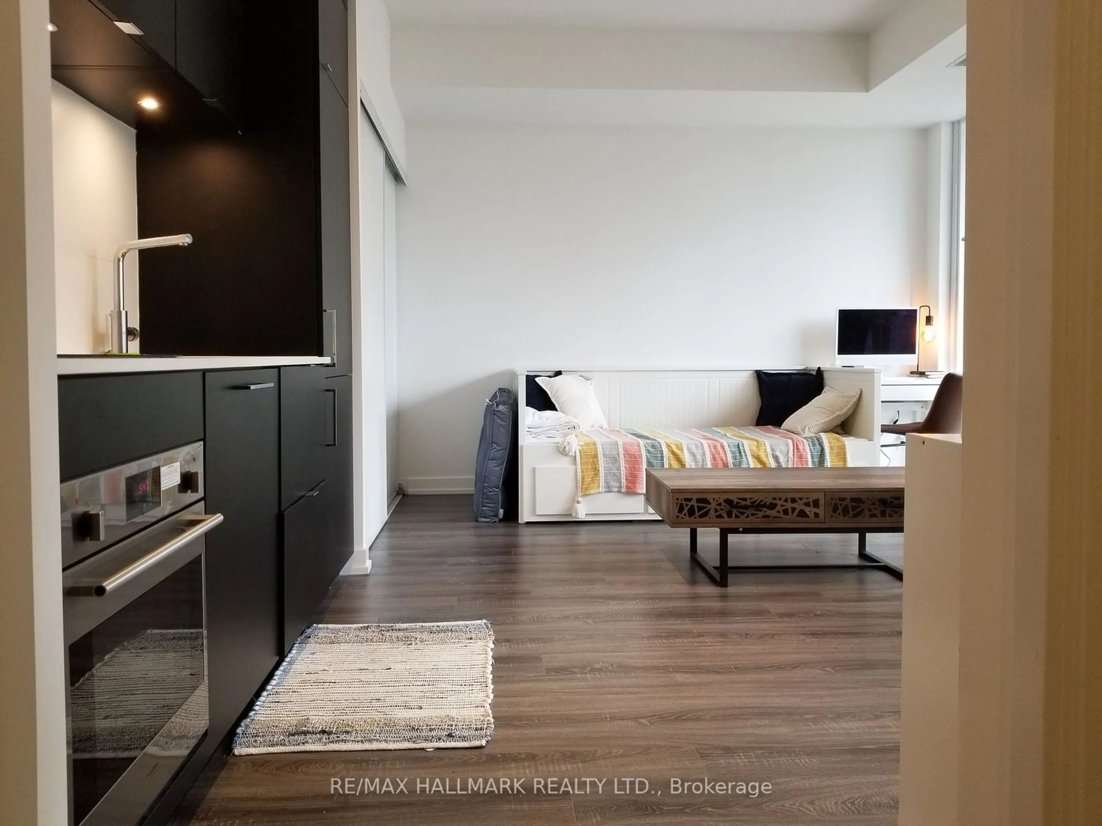 Living room for 20 Edward St #601, Toronto Ontario M5G 1C9