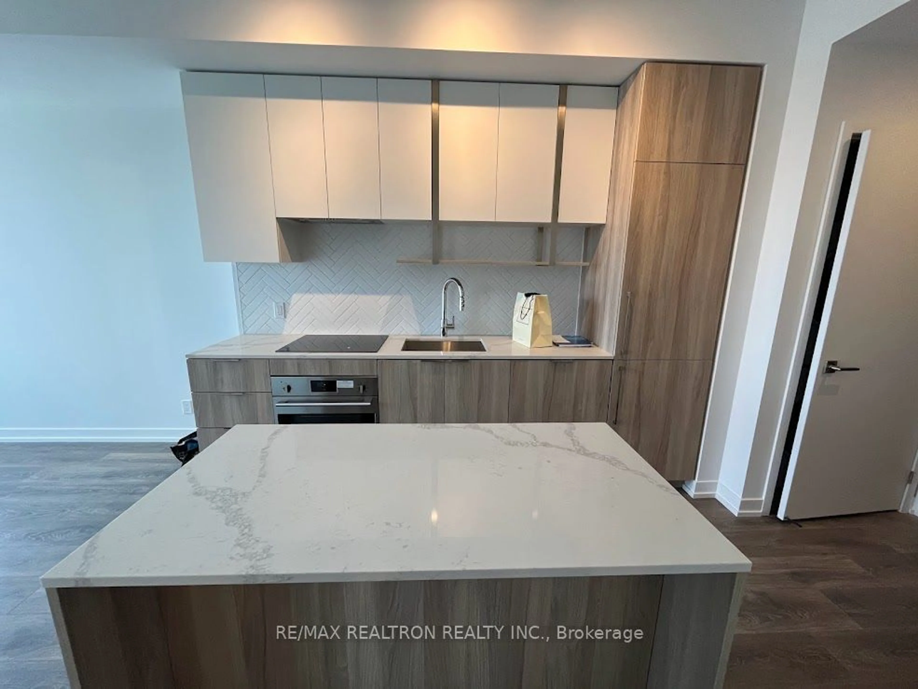 Kitchen for 15 Holmes Ave #509, Toronto Ontario M2N 0L4