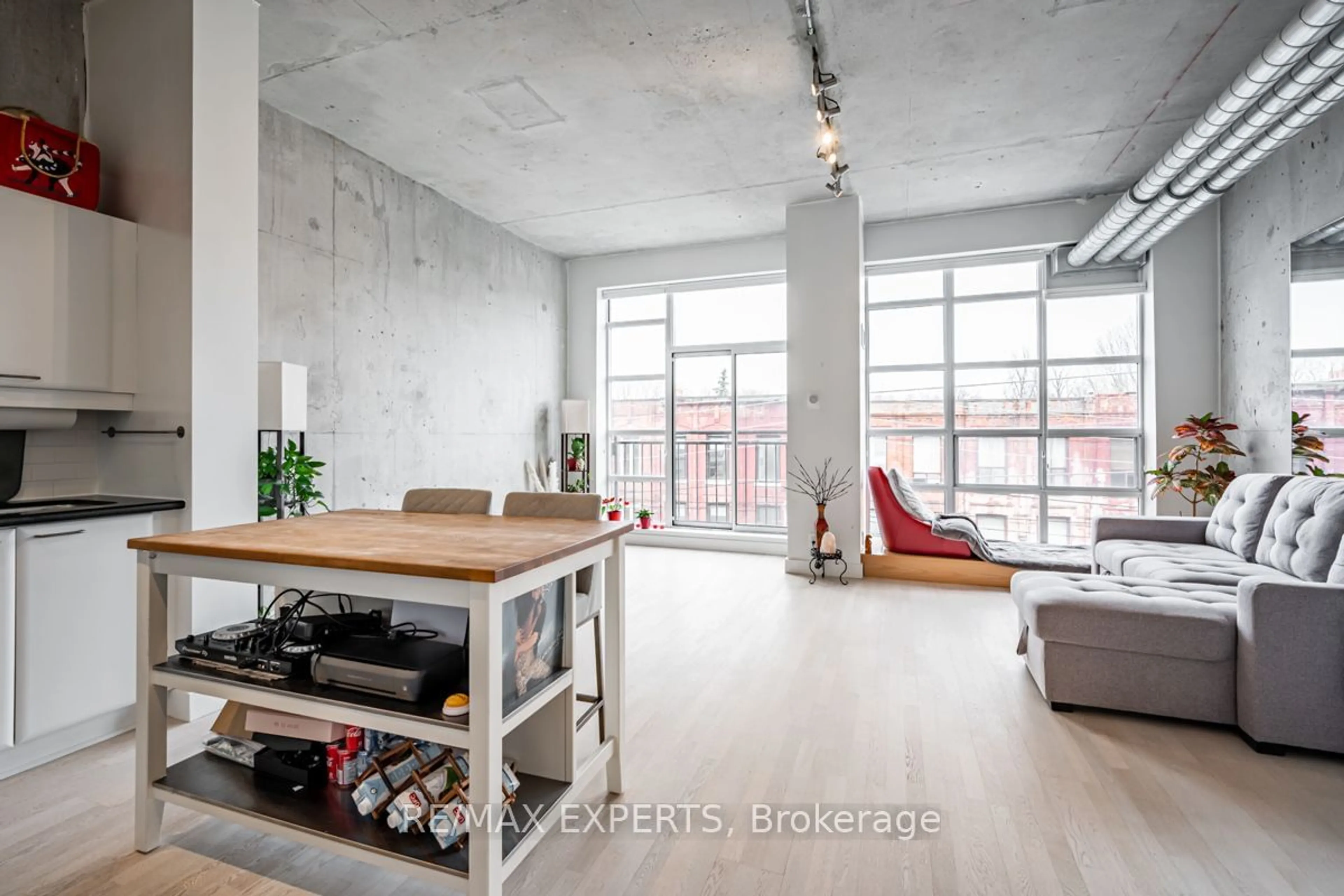 Other indoor space for 955 Queen St #411, Toronto Ontario M6J 1G9