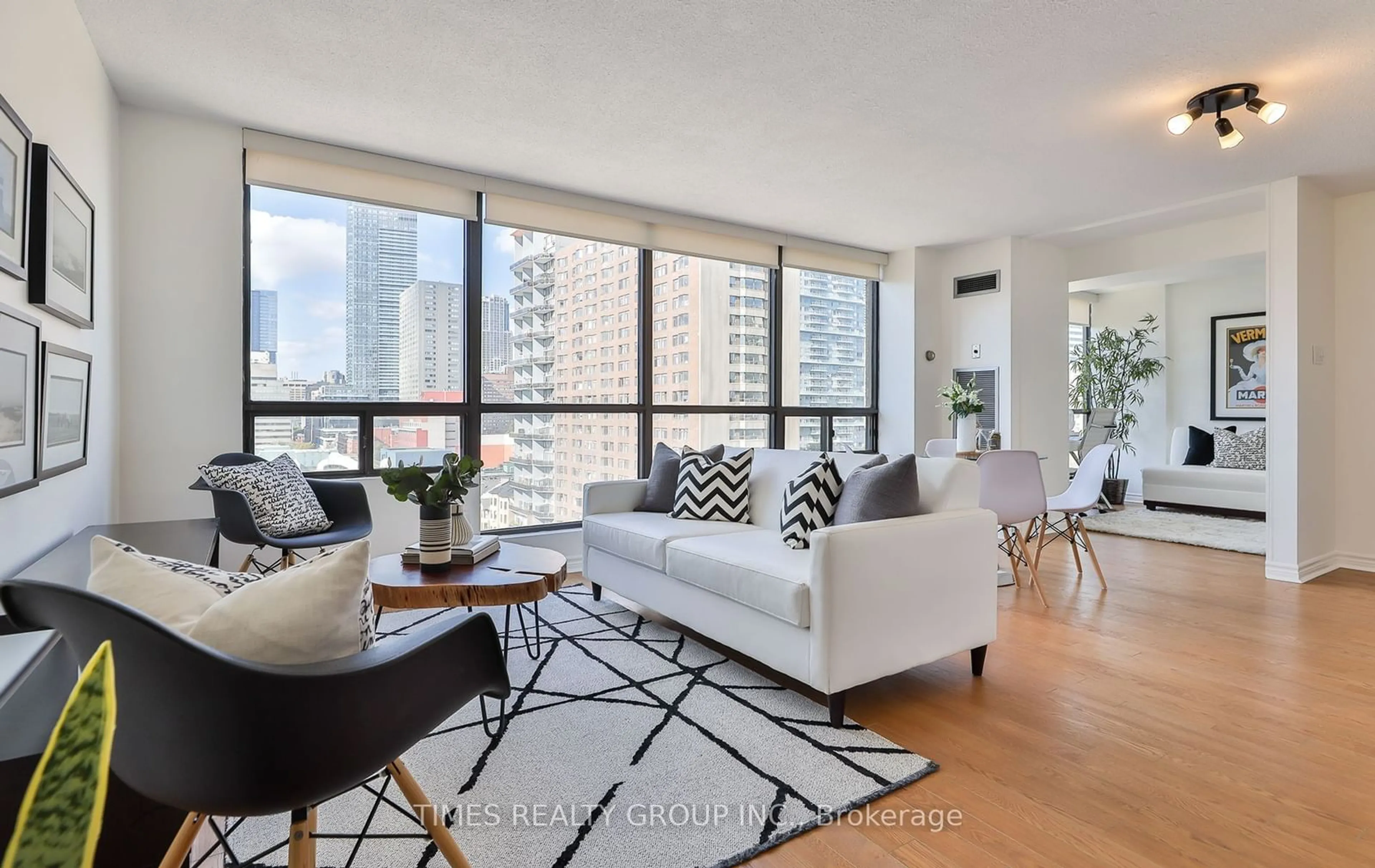 Living room for 117 Gerrard St #1201, Toronto Ontario M5B 2L4