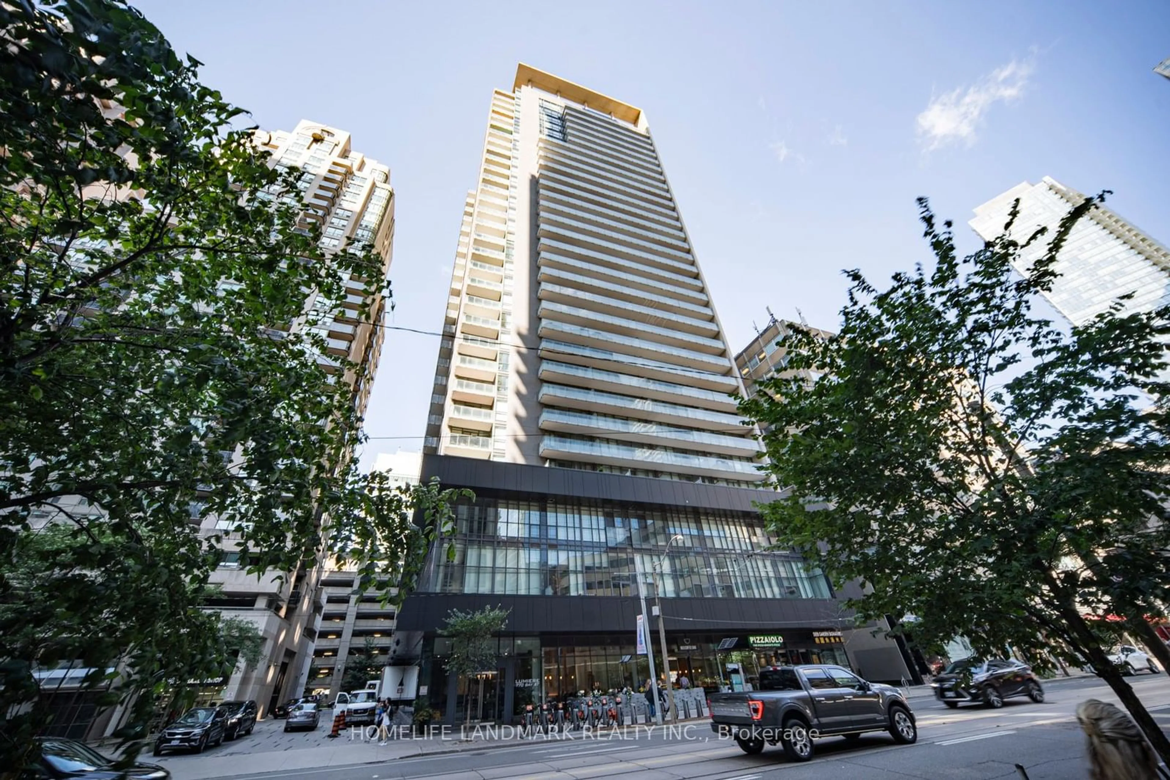 Outside view for 770 Bay St #1703, Toronto Ontario M5G 0A6