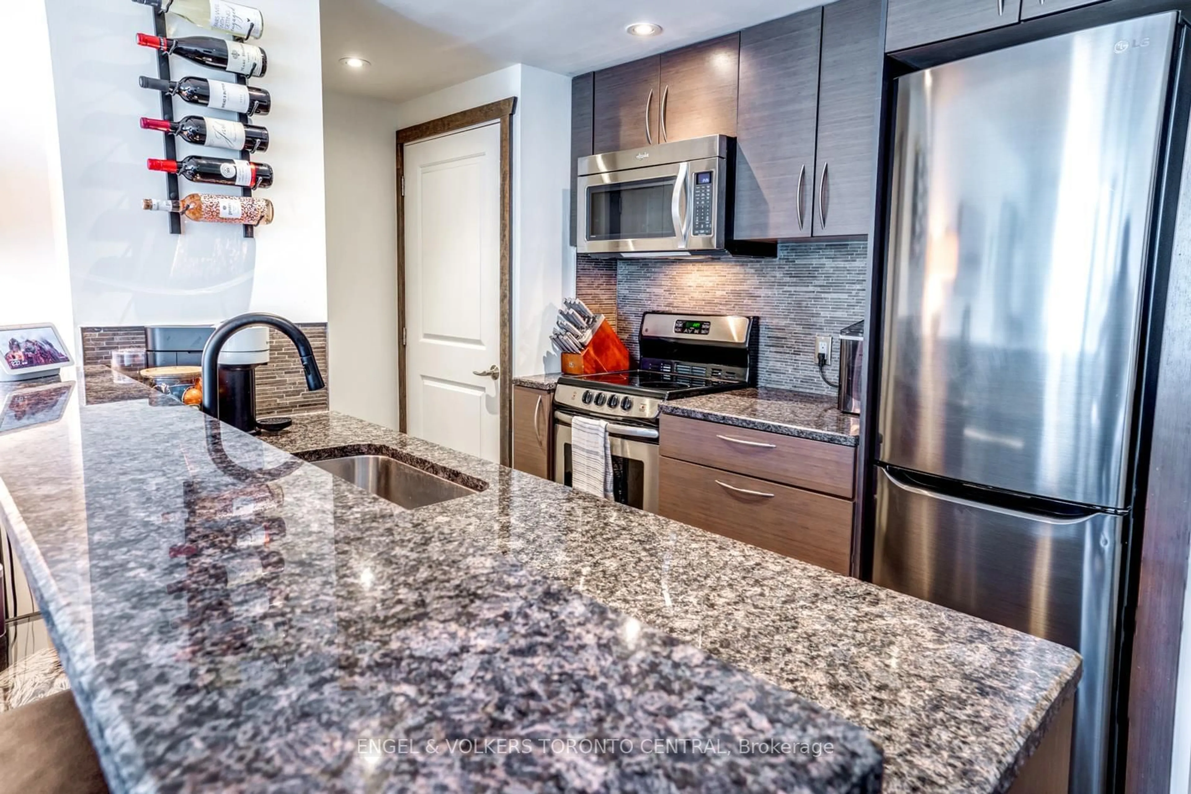 Contemporary kitchen for 218 Queens Quay #505, Toronto Ontario M5J 2Y6