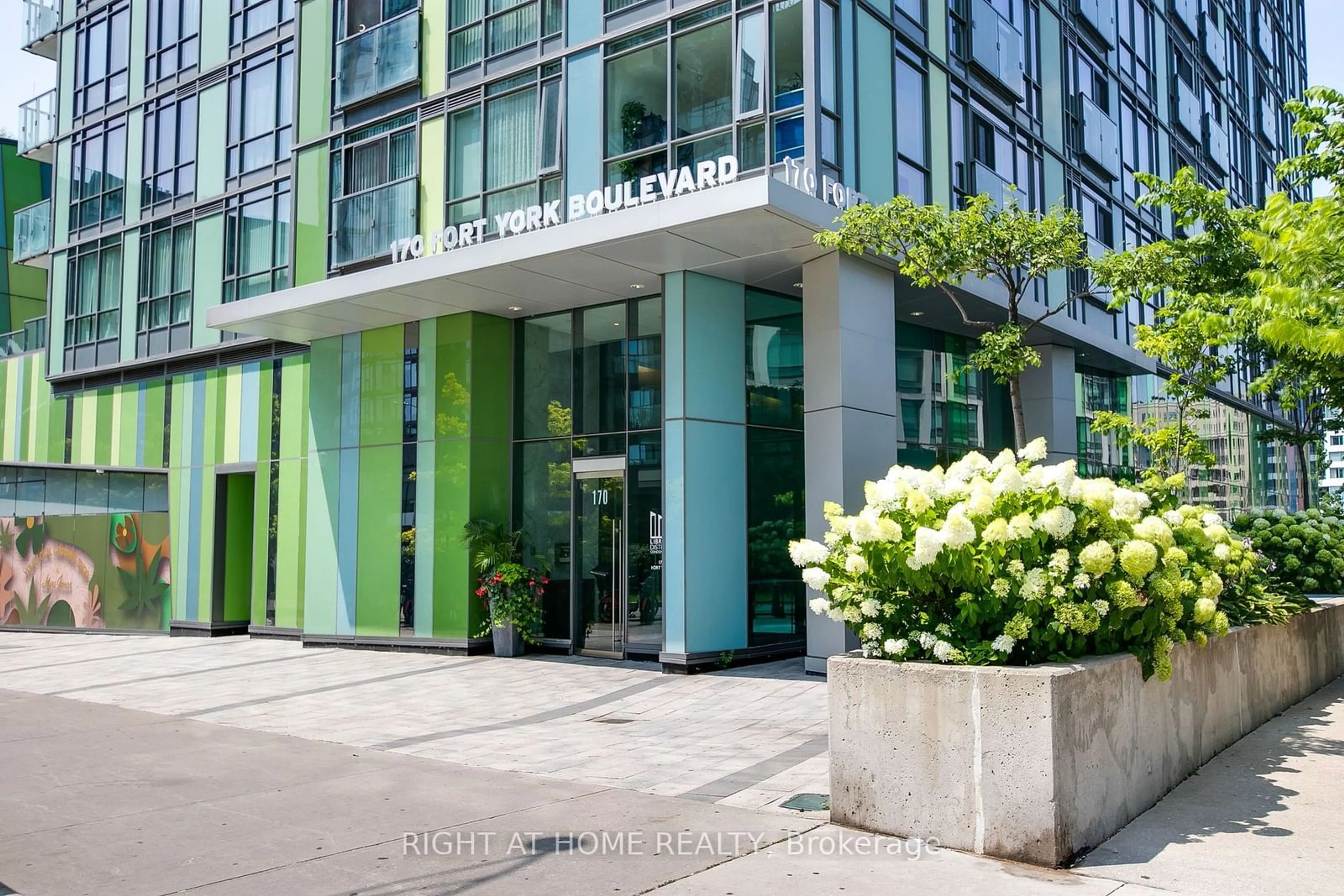 Indoor foyer for 170 Fort York Blvd #405, Toronto Ontario M5V 0E6