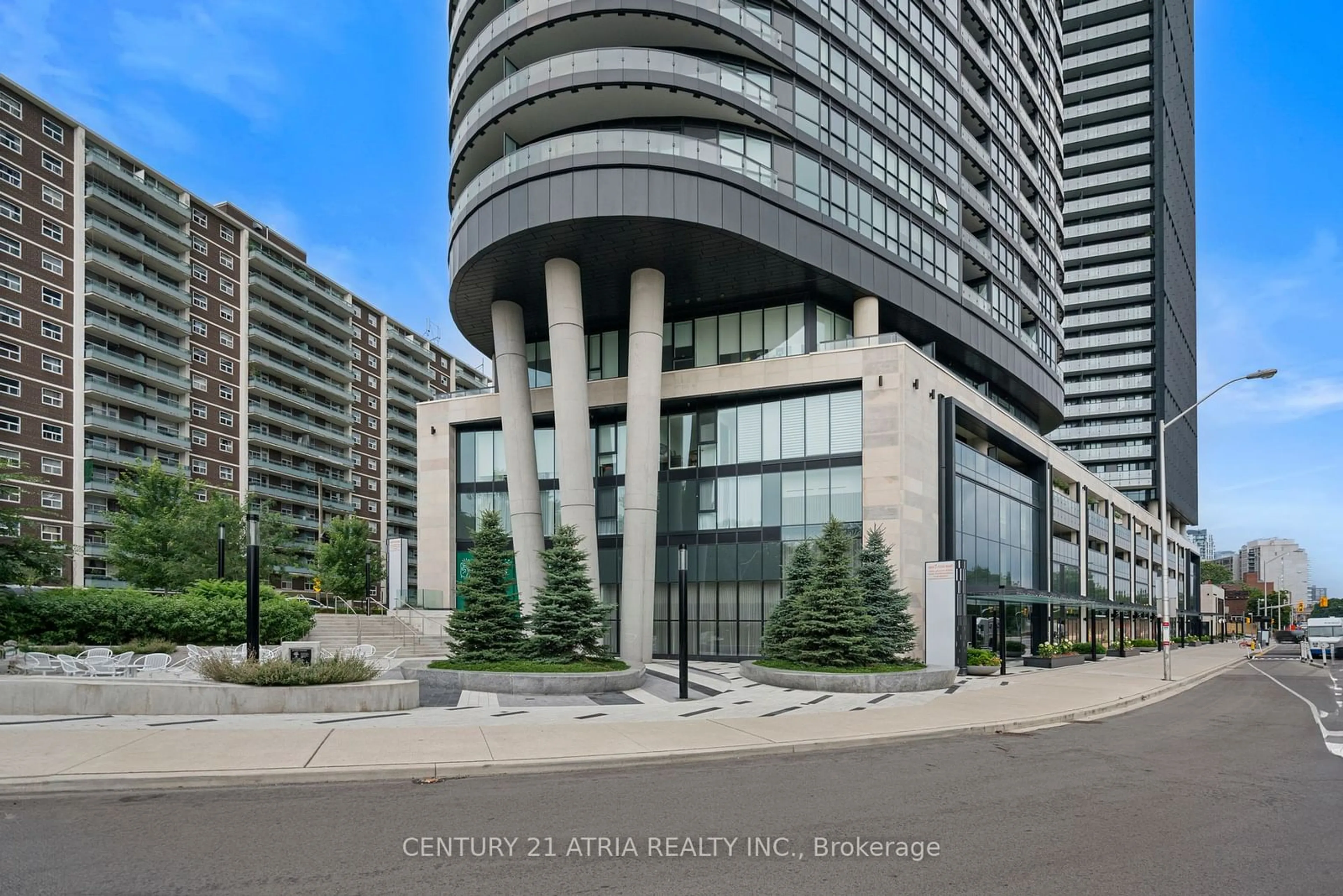 A pic from exterior of the house or condo for 585 Bloor St #320, Toronto Ontario M4W 0B3