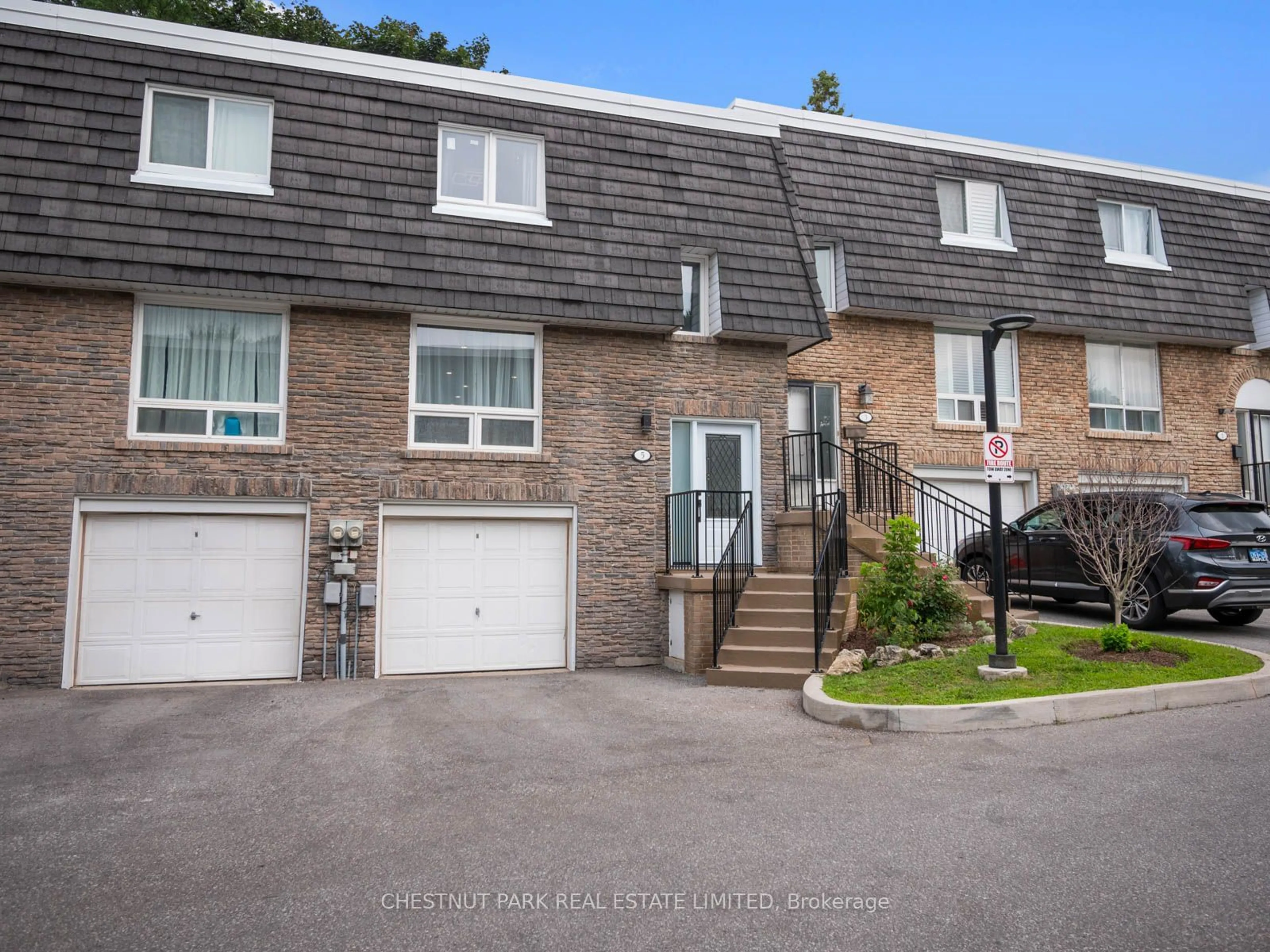 A pic from exterior of the house or condo for 5 Tangle Briar Way #39, Toronto Ontario M2J 2M5