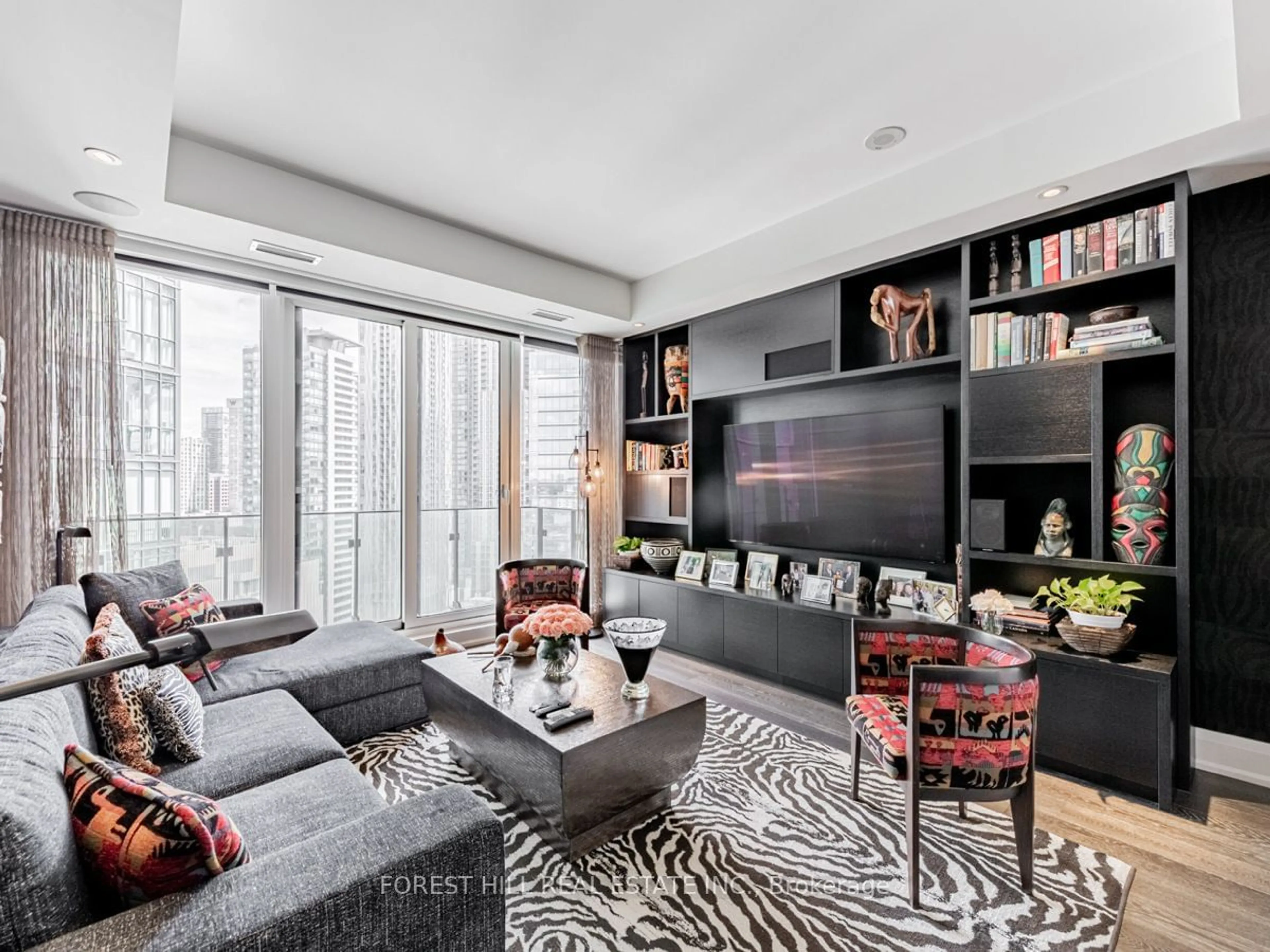 Living room for 88 Davenport Ave #2101, Toronto Ontario M5R 0A5