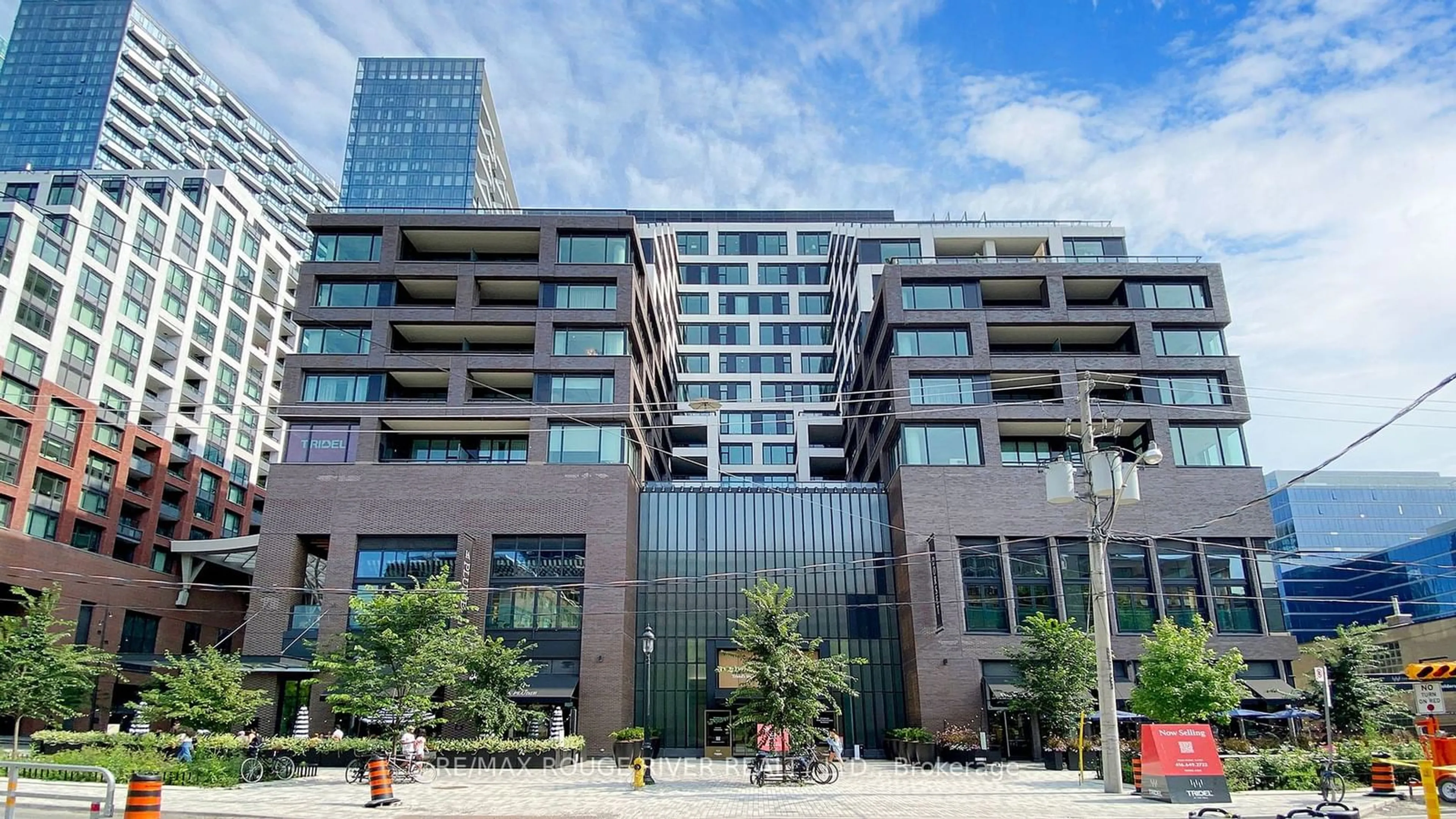 A pic from exterior of the house or condo for 455 Wellington St #806, Toronto Ontario M5V 0V8