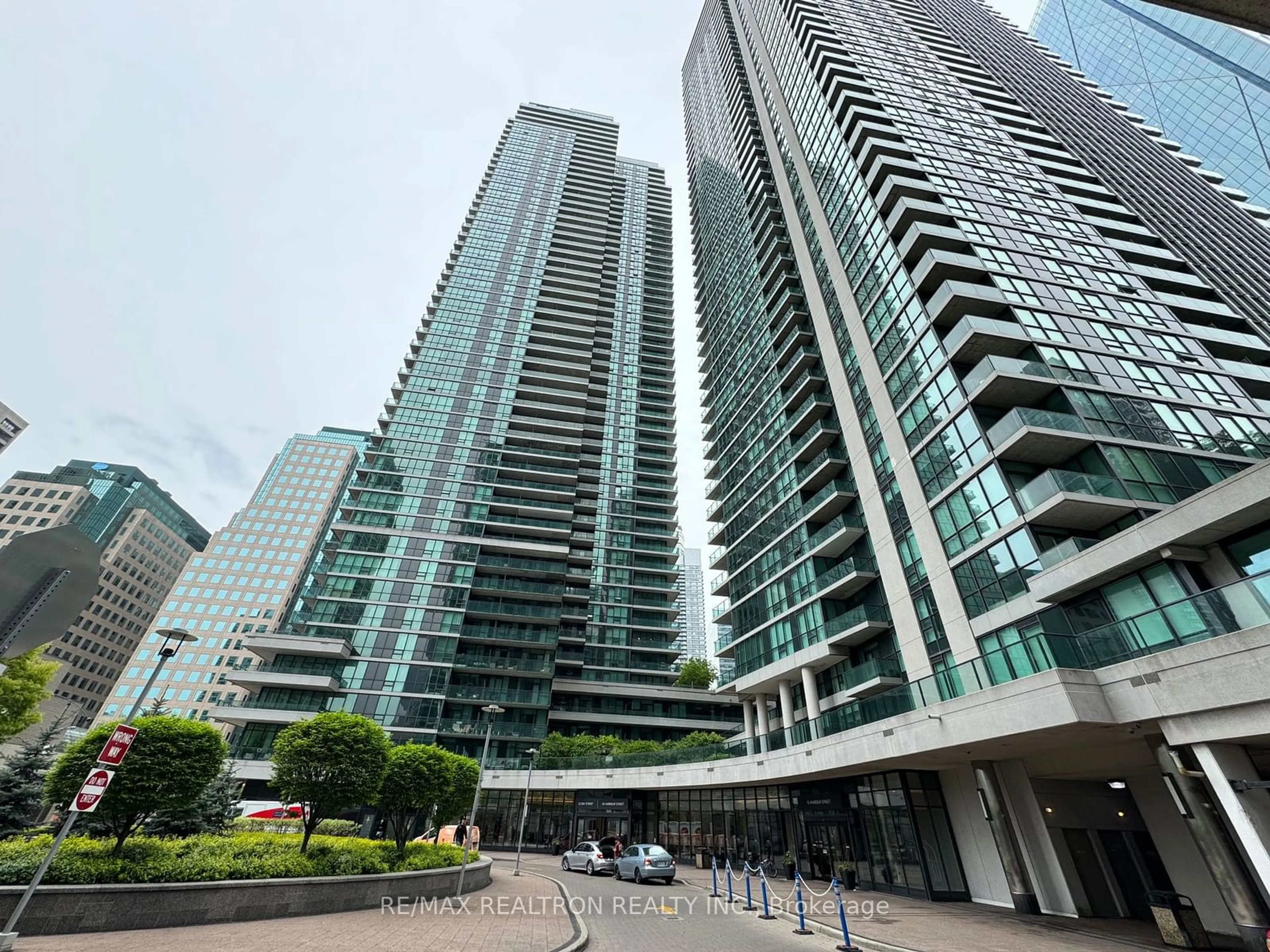 A pic from exterior of the house or condo for 33 Bay St #805, Toronto Ontario M5J 2Z3