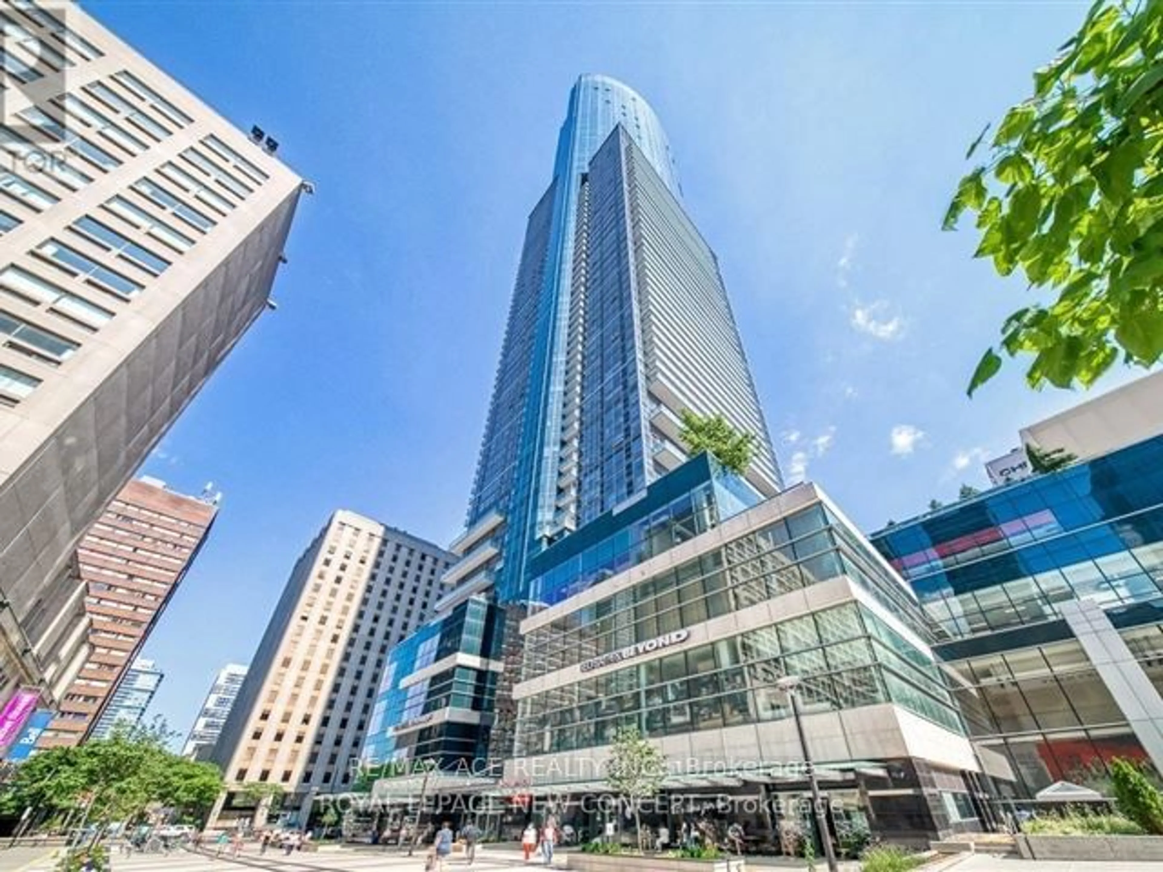 A pic from exterior of the house or condo for 386 Yonge St #702, Toronto Ontario M5B 0A5