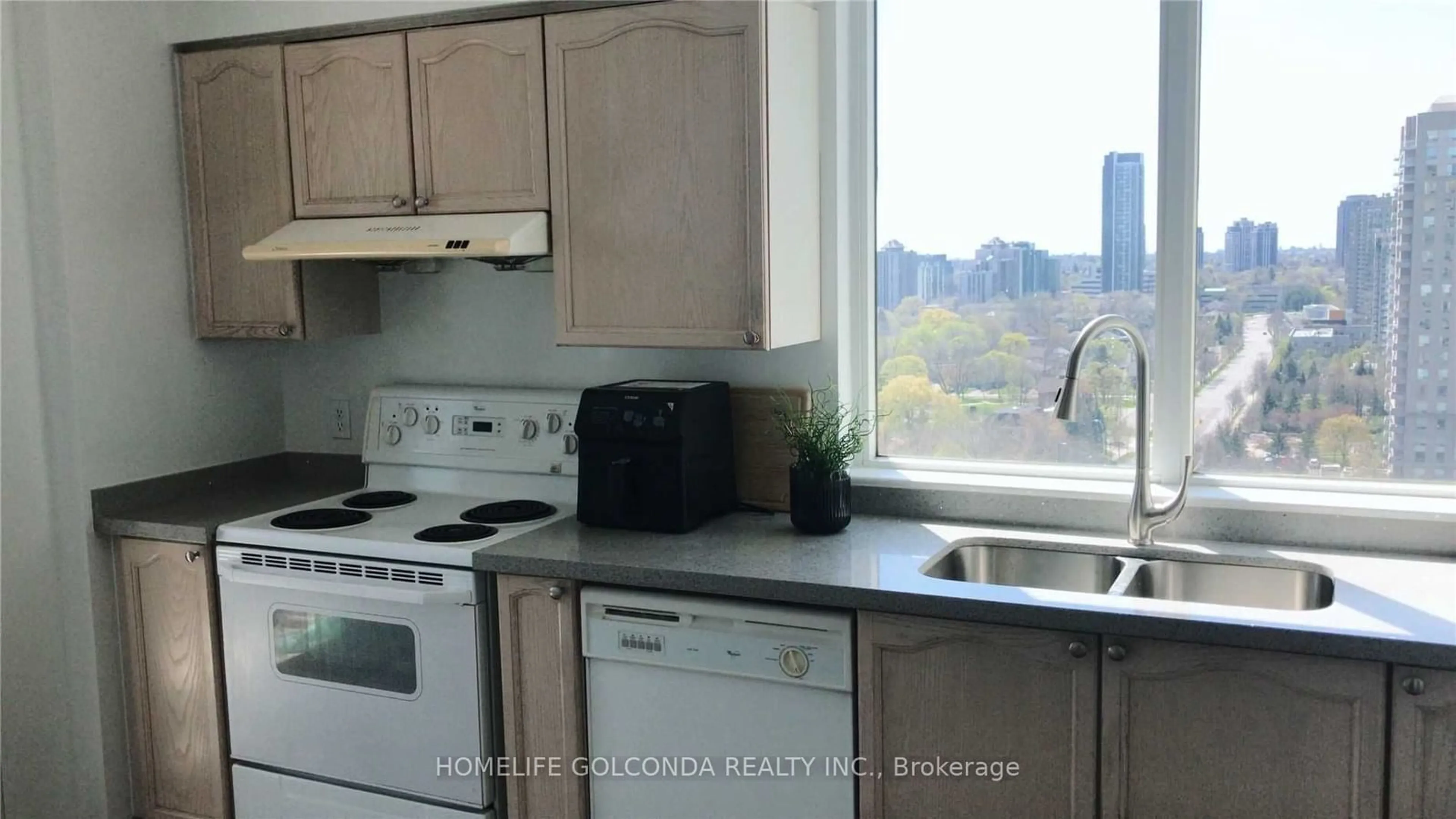 Standard kitchen, wood floors, cottage for 256 Doris Ave #1908, Toronto Ontario M2N 6X8