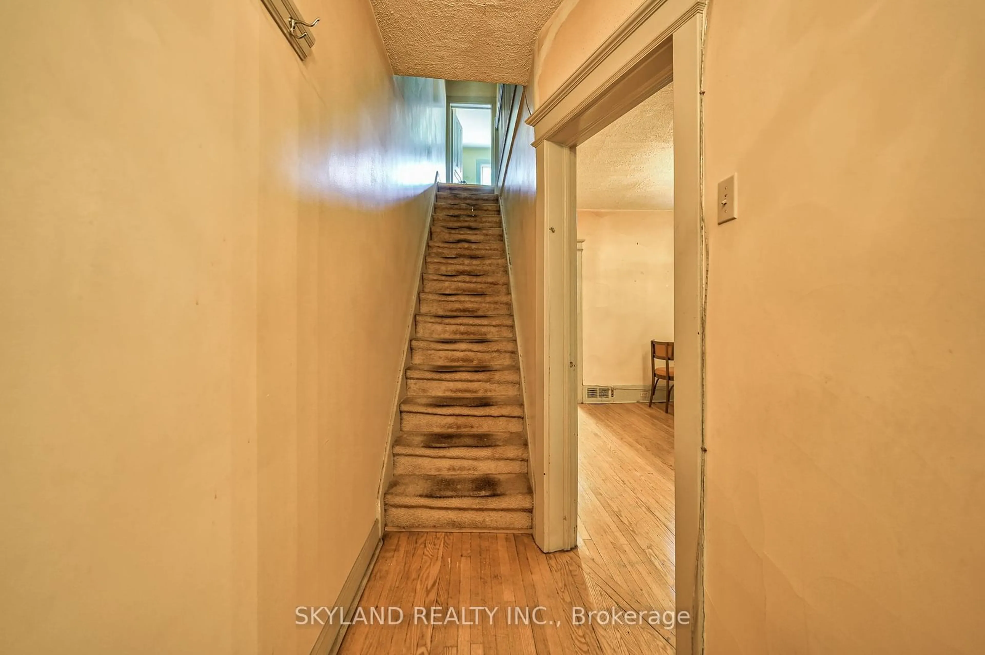 Stairs for 60 Ulster St, Toronto Ontario M5S 1E5