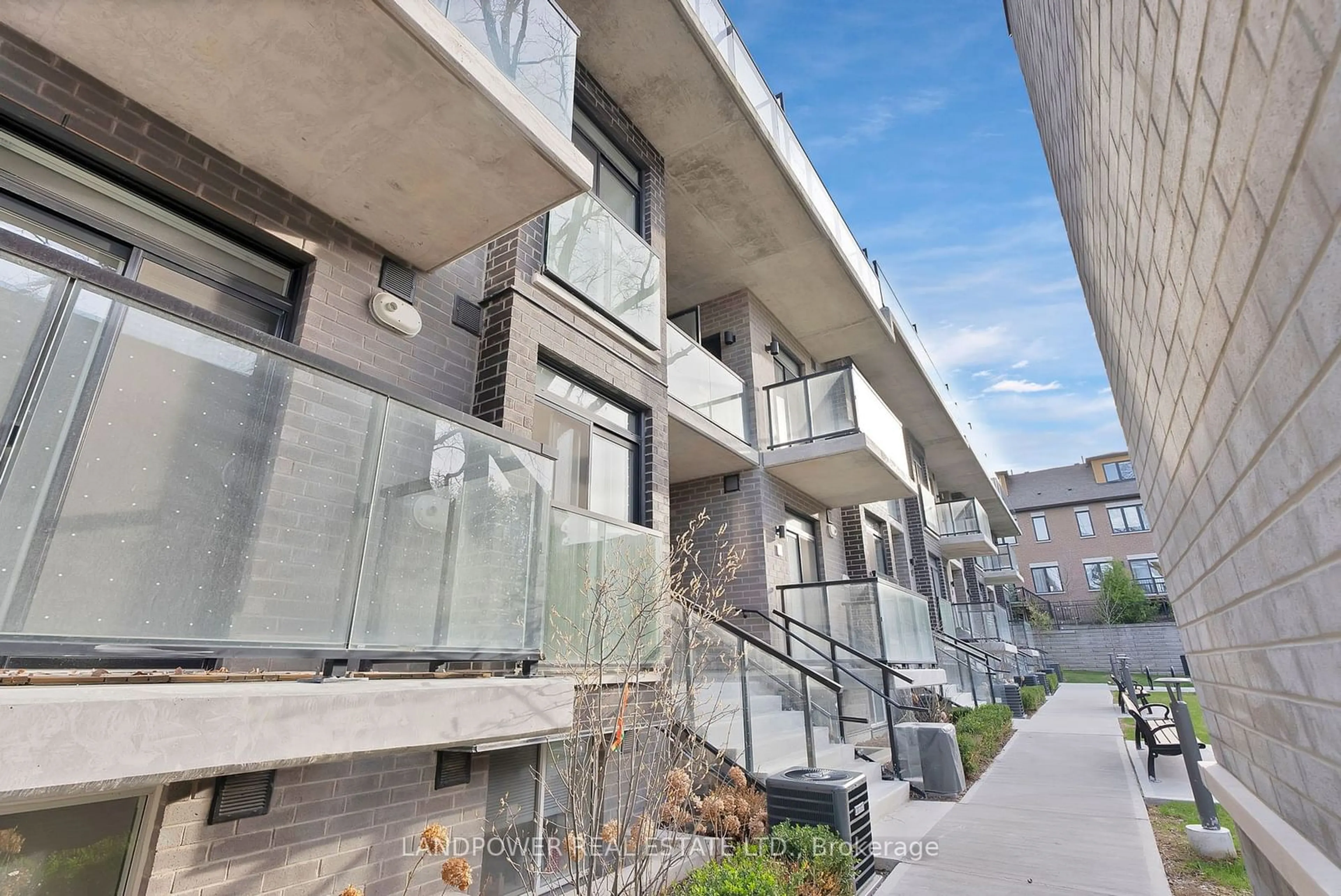 A pic from exterior of the house or condo for 51 Winlock Park #23, Toronto Ontario M2N 4S2