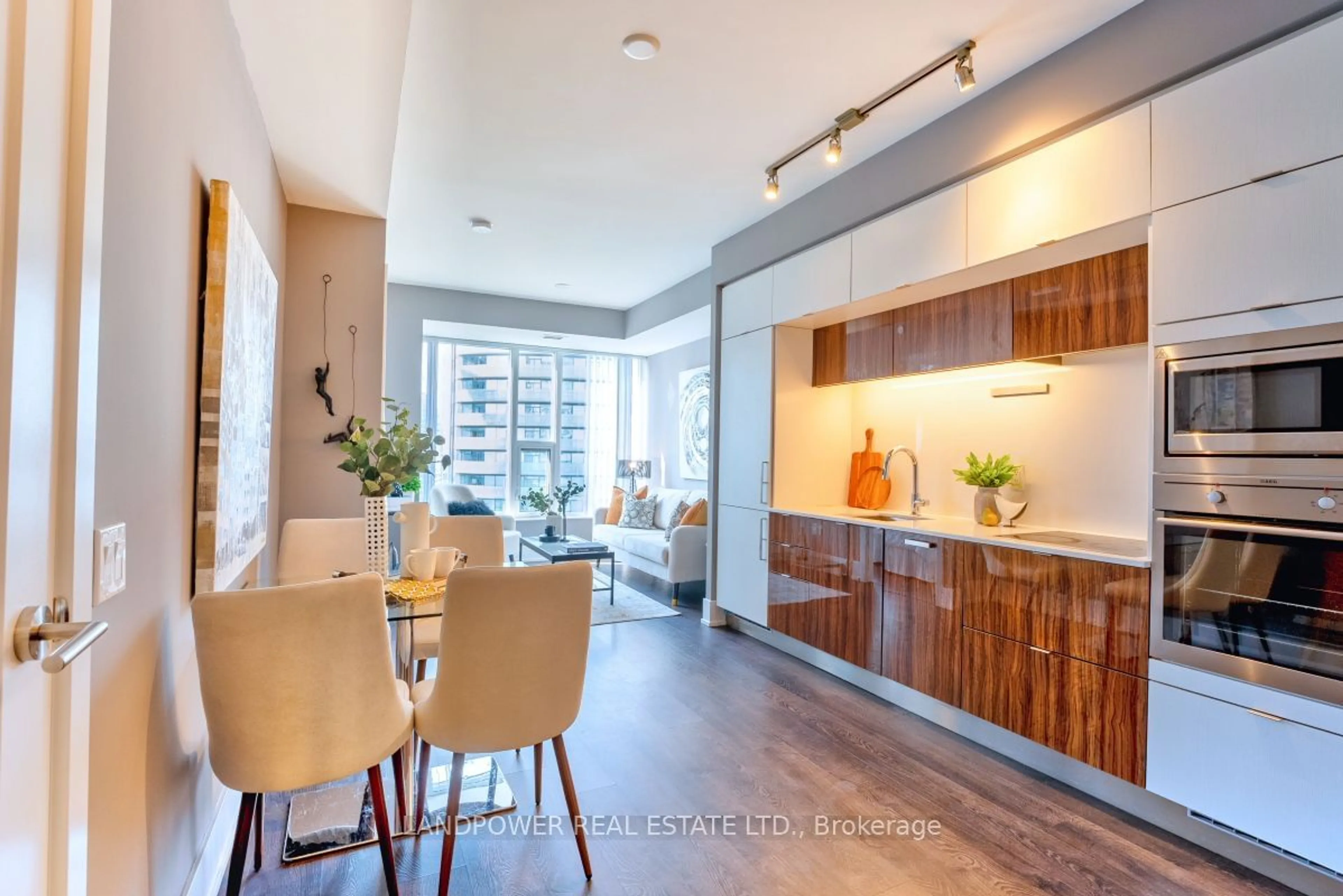 Contemporary kitchen for 10 York St #5702, Toronto Ontario M5J 0E1