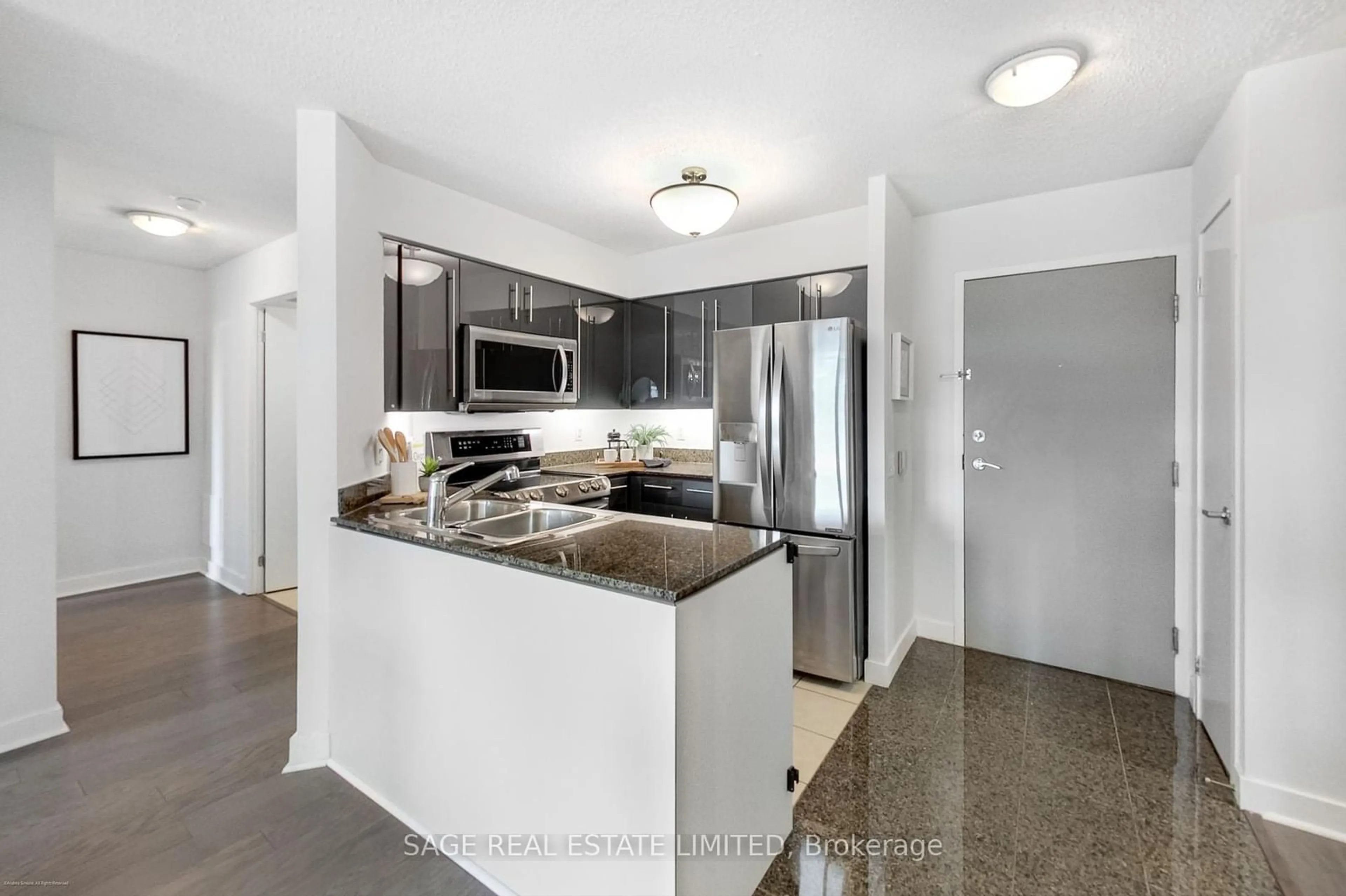 Standard kitchen for 361 Front St #1908, Toronto Ontario M5V 3R5