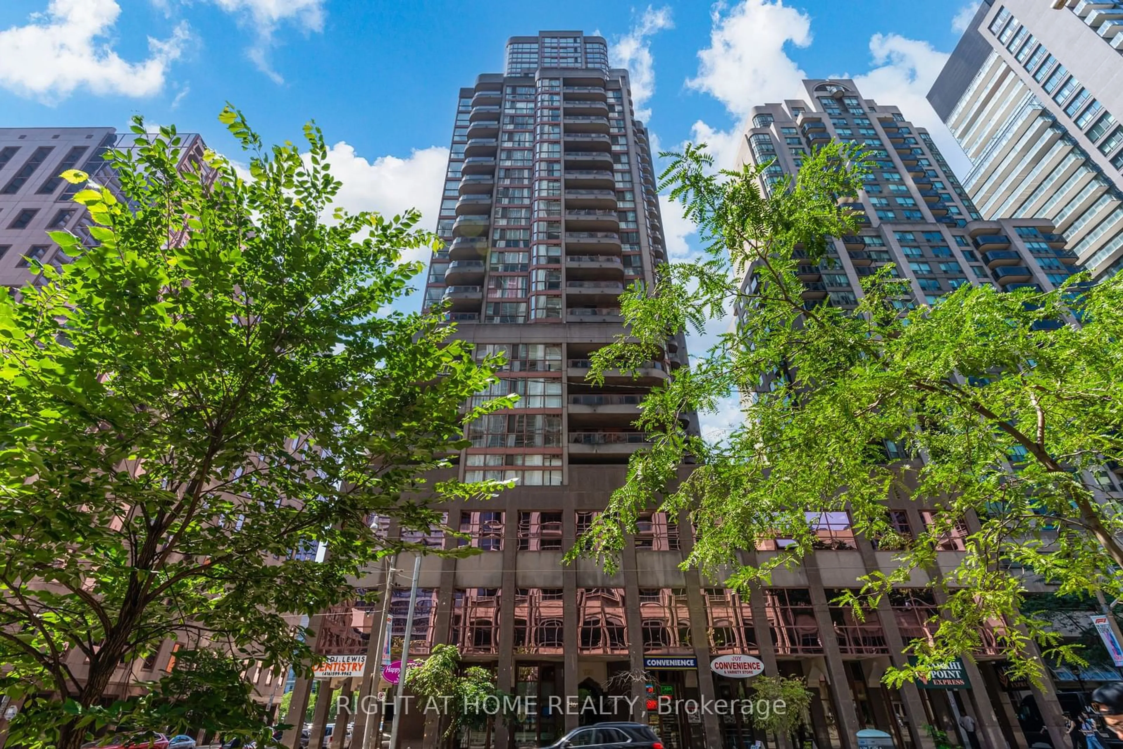 A pic from exterior of the house or condo for 736 Bay St #506, Toronto Ontario M5G 2M4