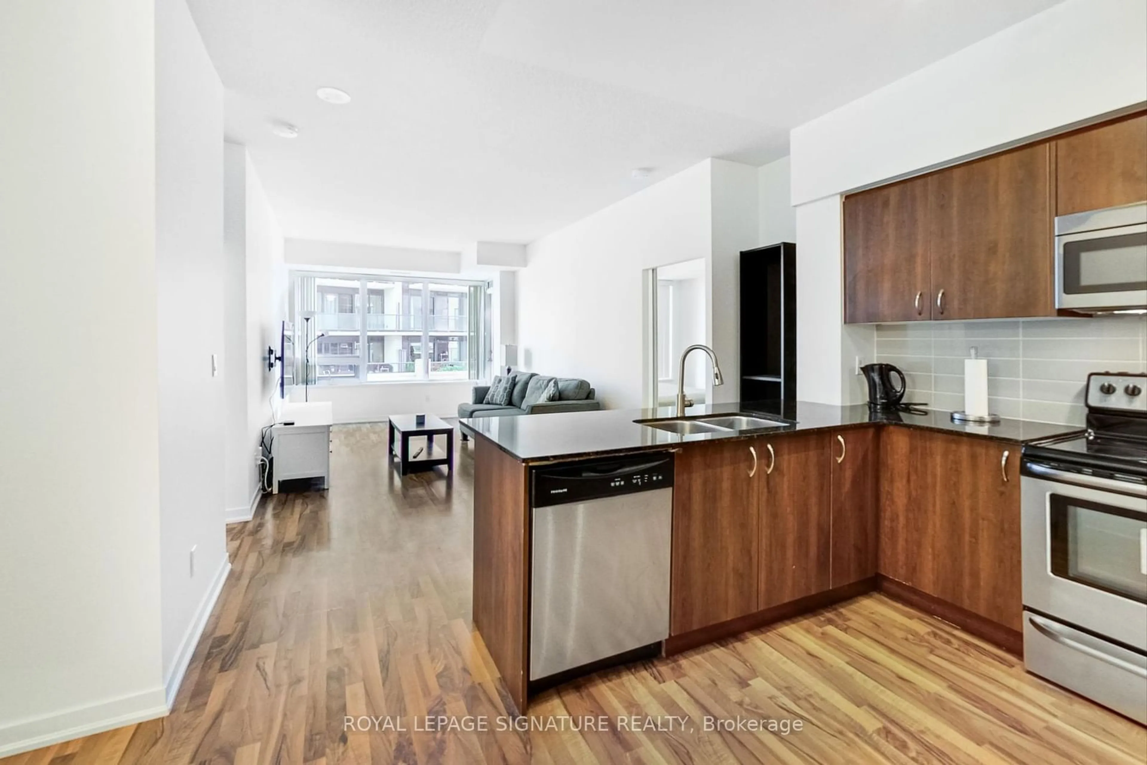 Standard kitchen for 55 East Liberty St #605, Toronto Ontario M6K 3P9