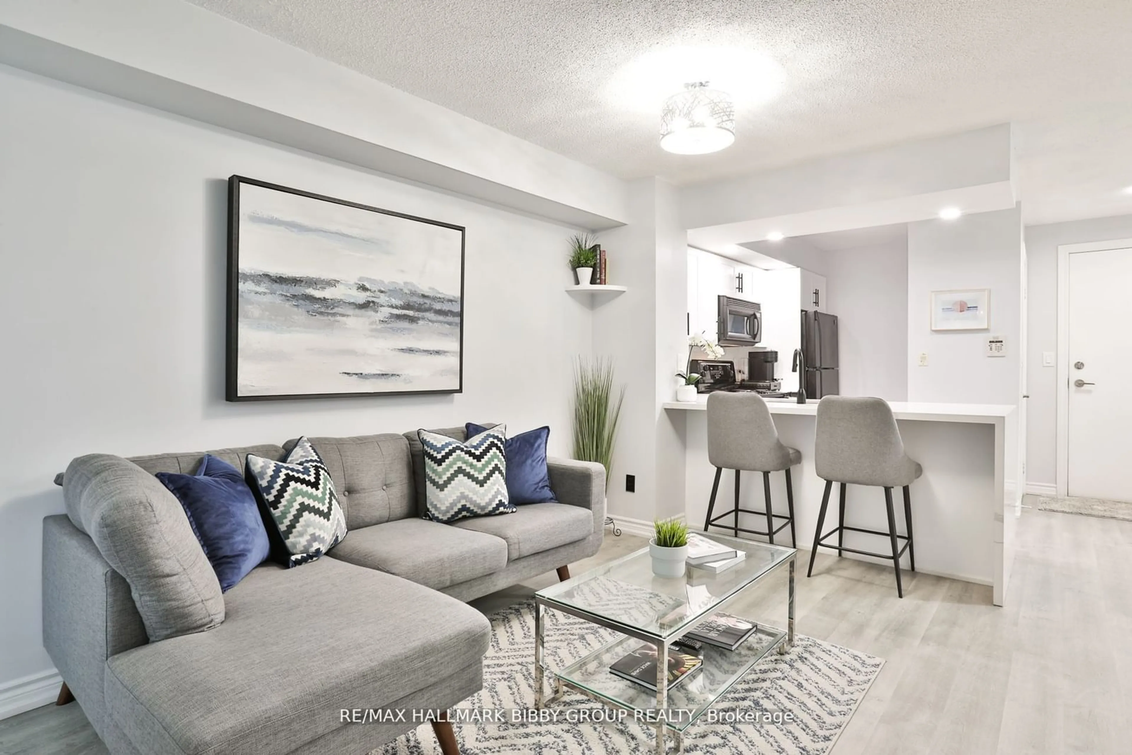 Living room for 270 Wellington St #518, Toronto Ontario M5V 3P5