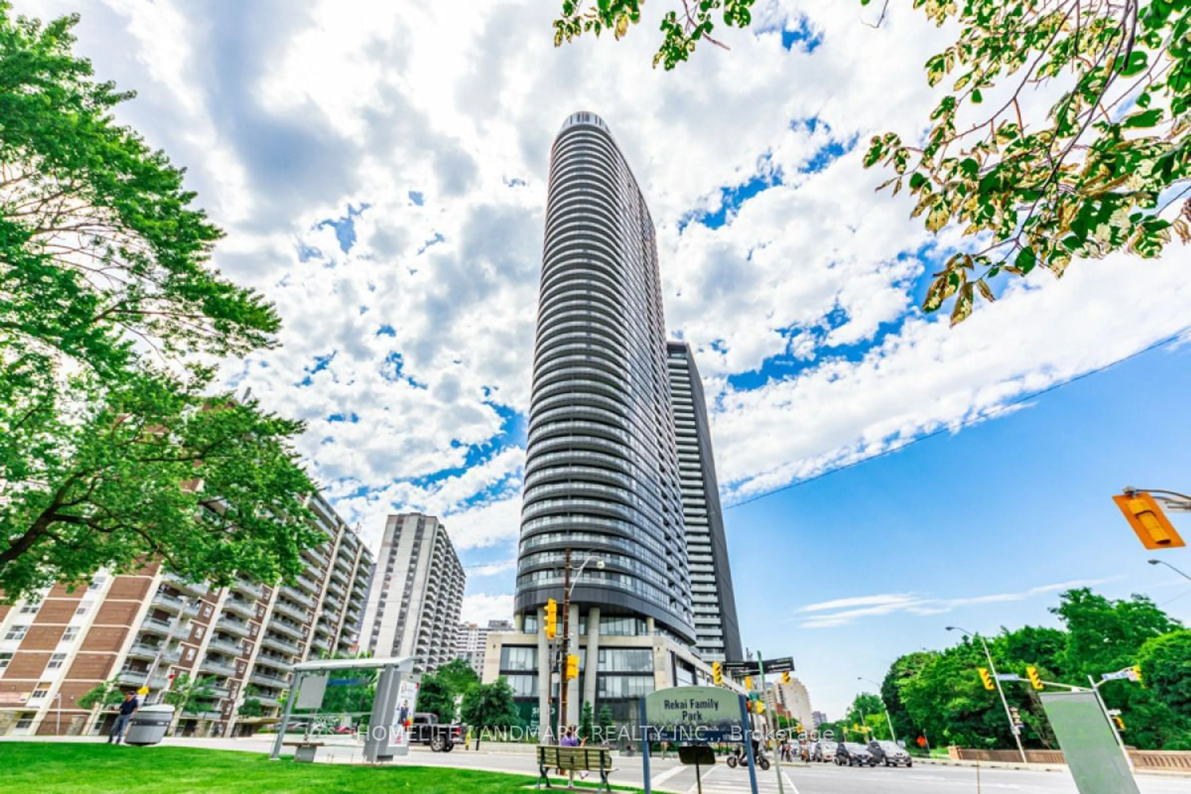 A pic from exterior of the house or condo for 585 Bloor St #1720, Toronto Ontario M4W 0B3