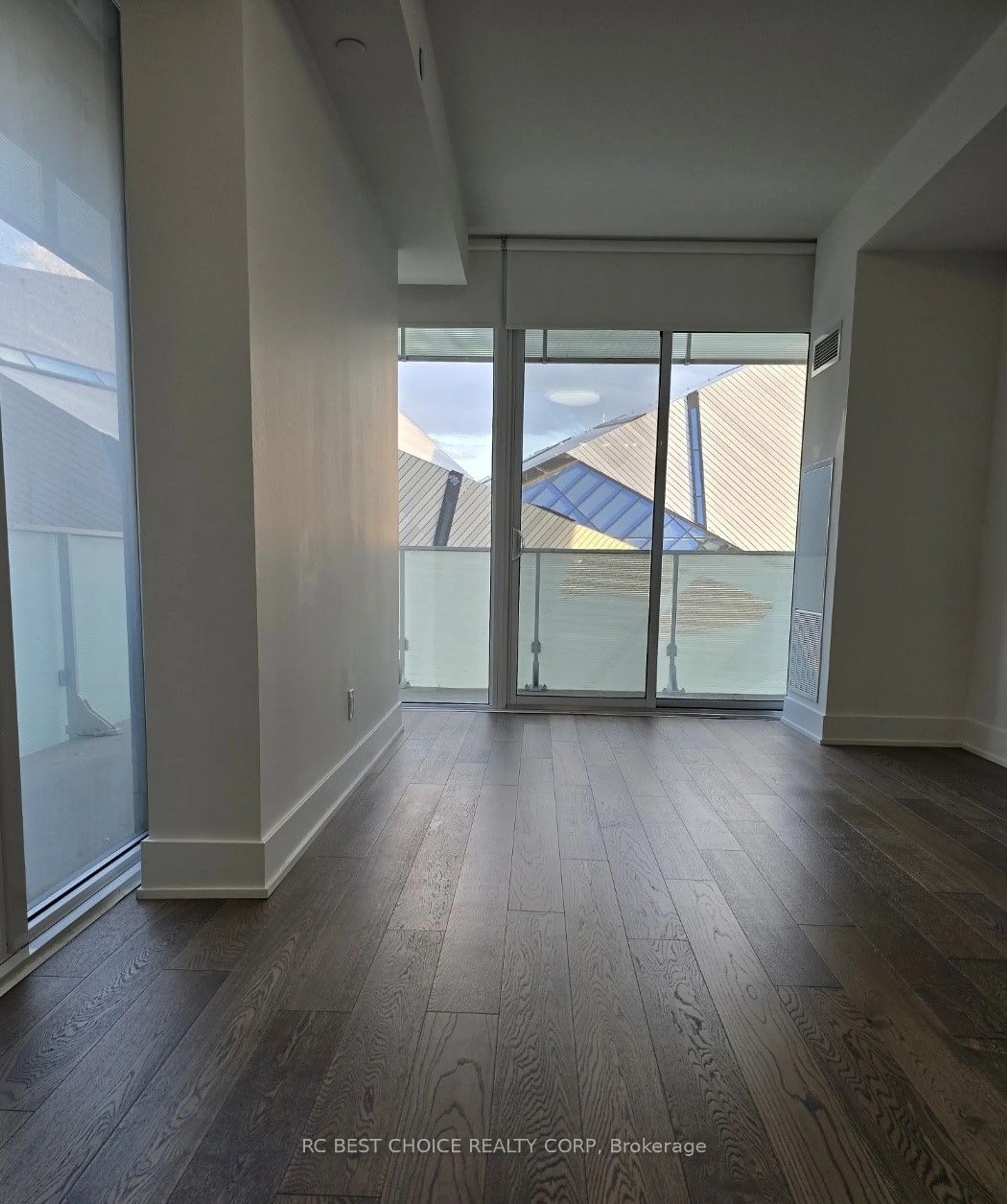 A pic of a room for 200 Bloor St #605, Toronto Ontario M5S 0B1