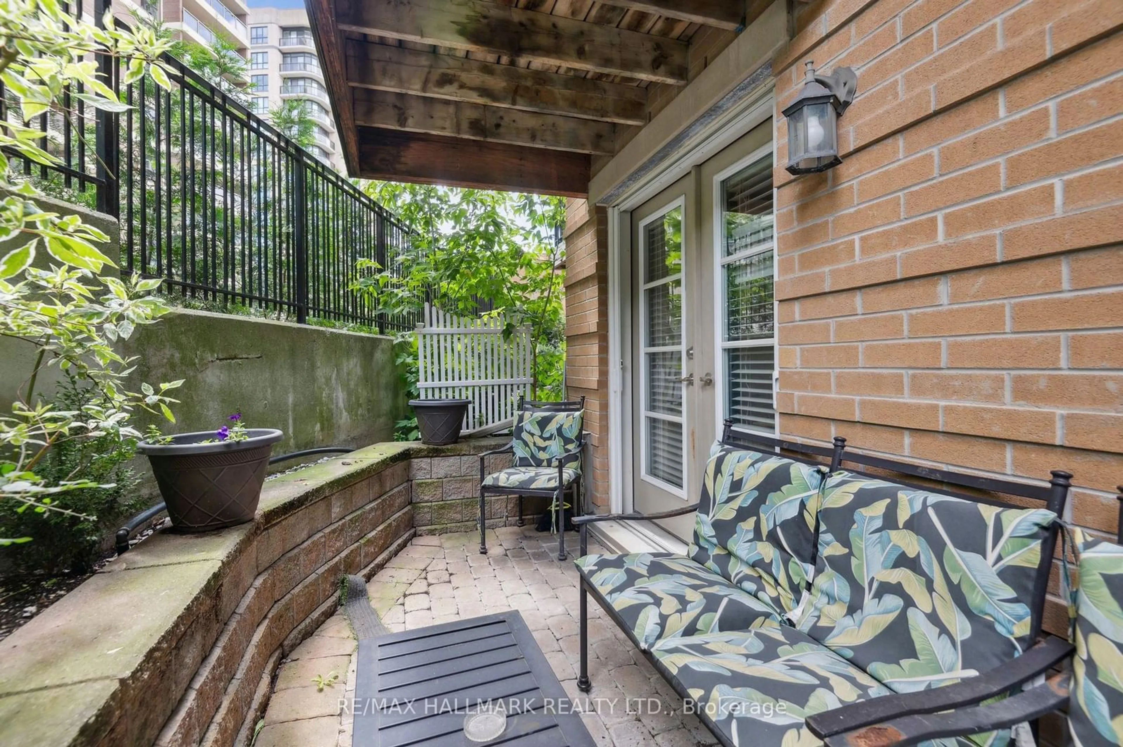 Patio for 79 Pleasant Blvd #21, Toronto Ontario M4T 1K2