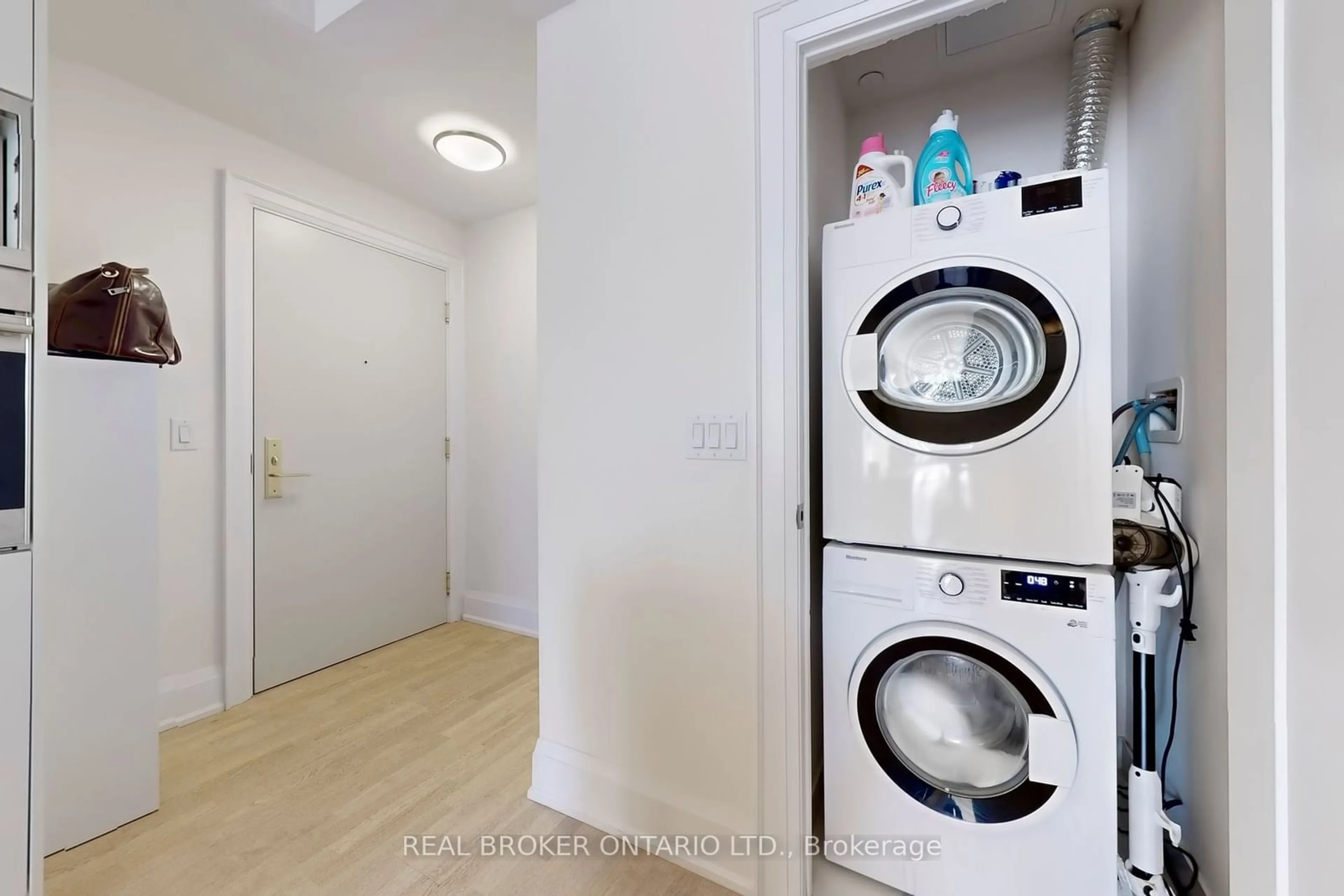 Laundry room for 88 Cumberland St #1801, Toronto Ontario M5R 1A3