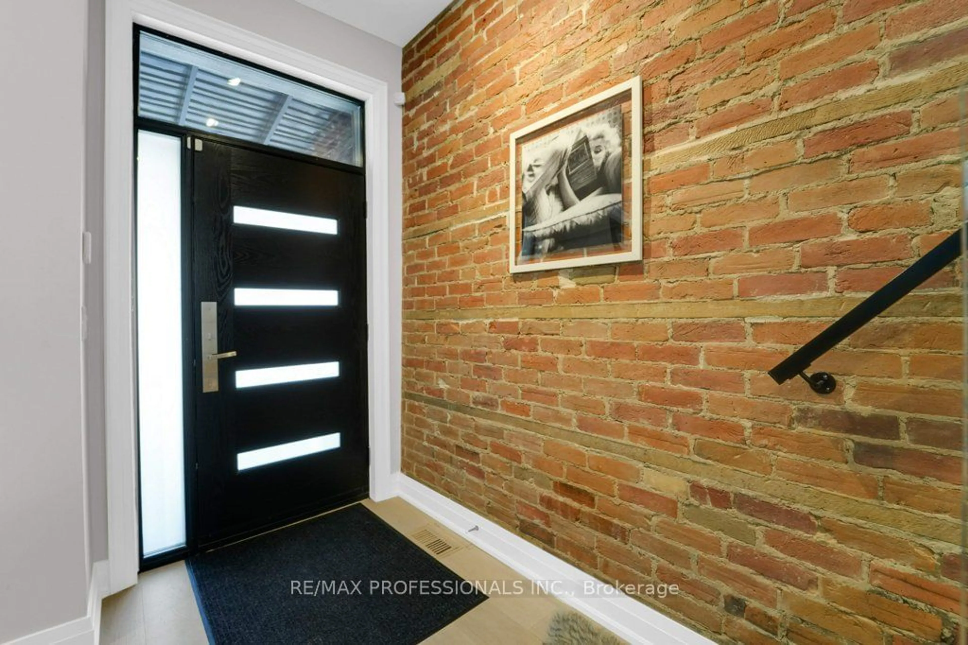 Indoor entryway for 120 Lisgar St, Toronto Ontario M6J 3G3