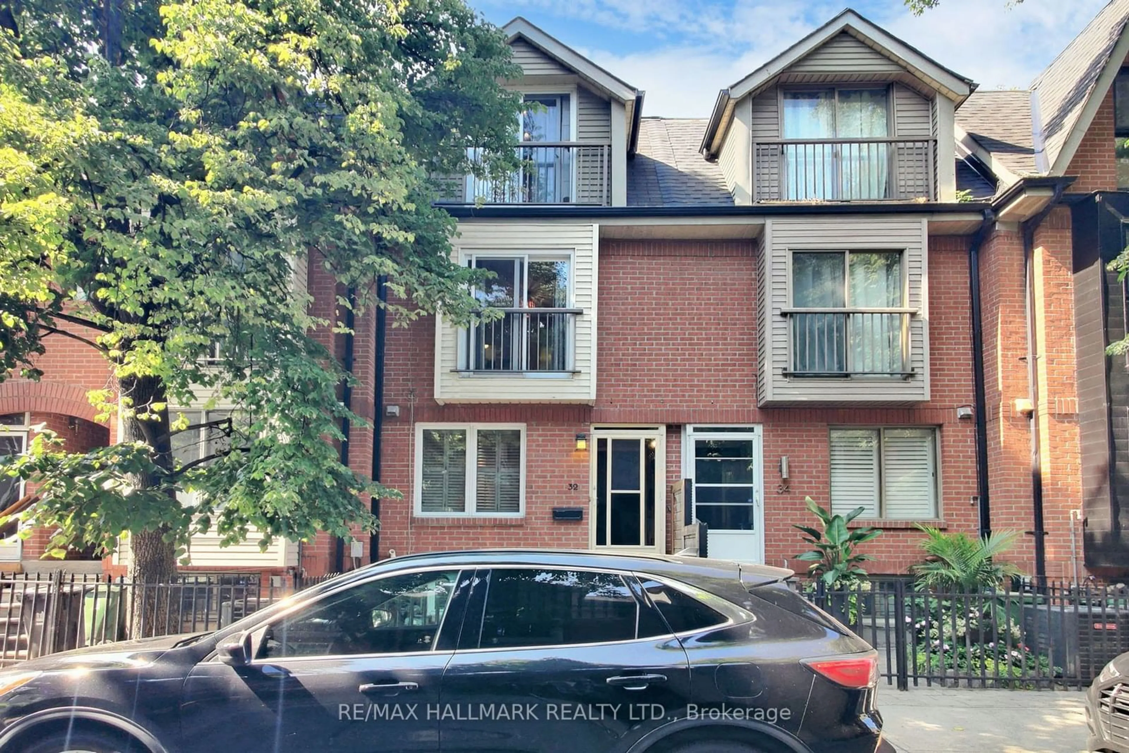 A pic from exterior of the house or condo for 32 Wascana Ave, Toronto Ontario M5A 1V5