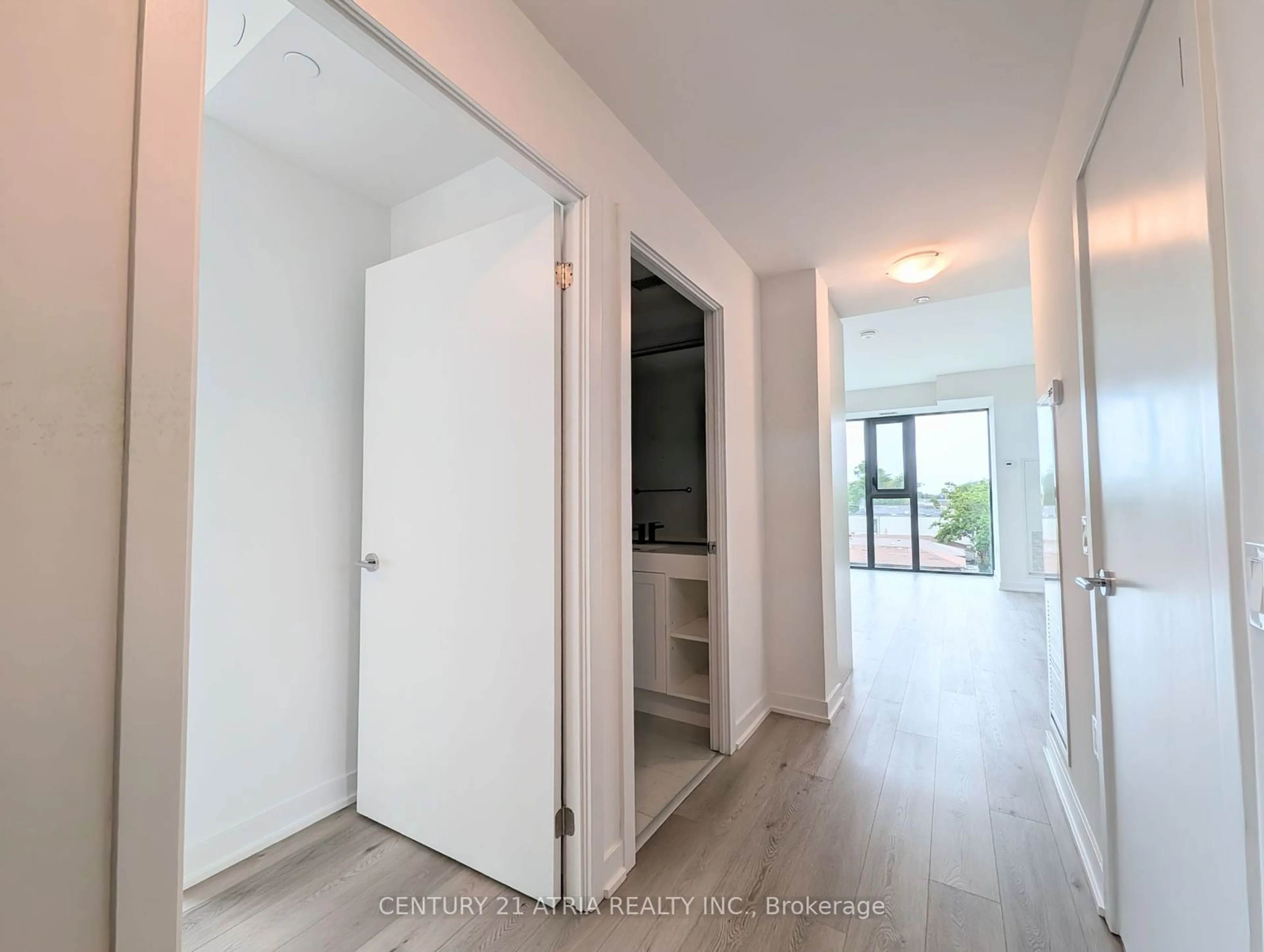 Indoor entryway for 250 Lawrence Ave #524, Toronto Ontario M5M 1B1