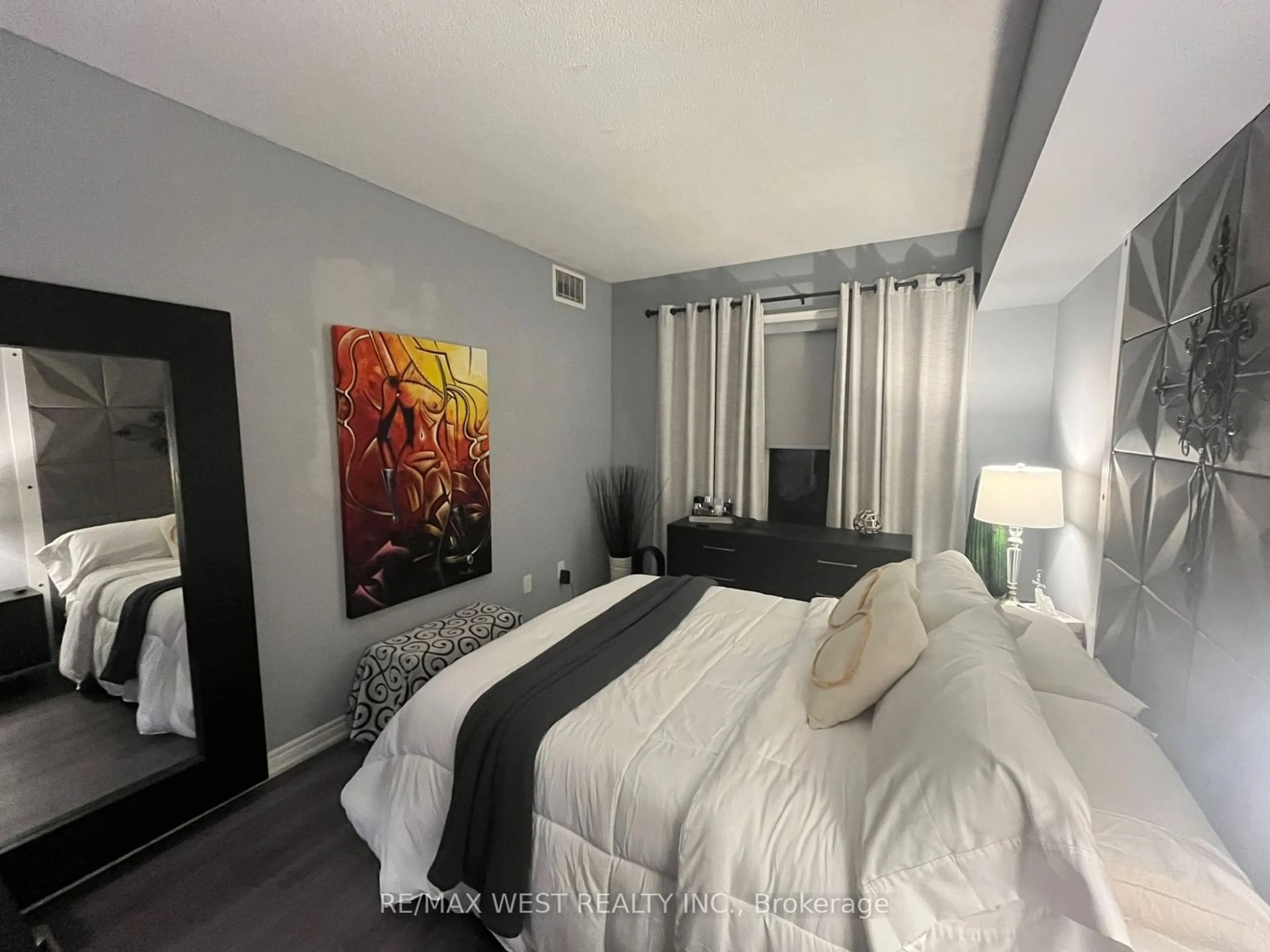 A pic of a room for 1000 Sheppard Ave #206, Toronto Ontario M3H 2T6