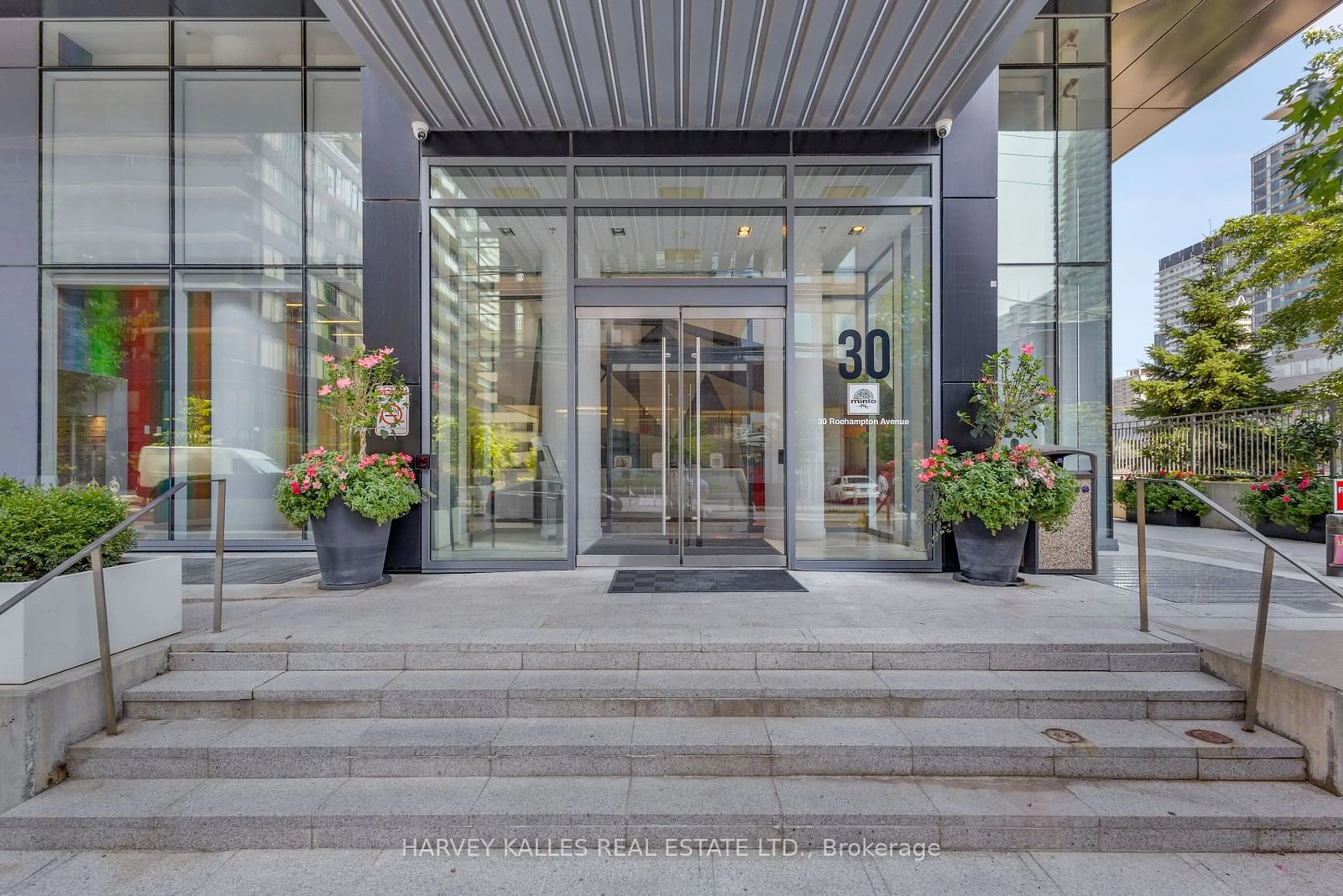 Indoor foyer for 30 Roehampton Ave #1210, Toronto Ontario M4P 0B9