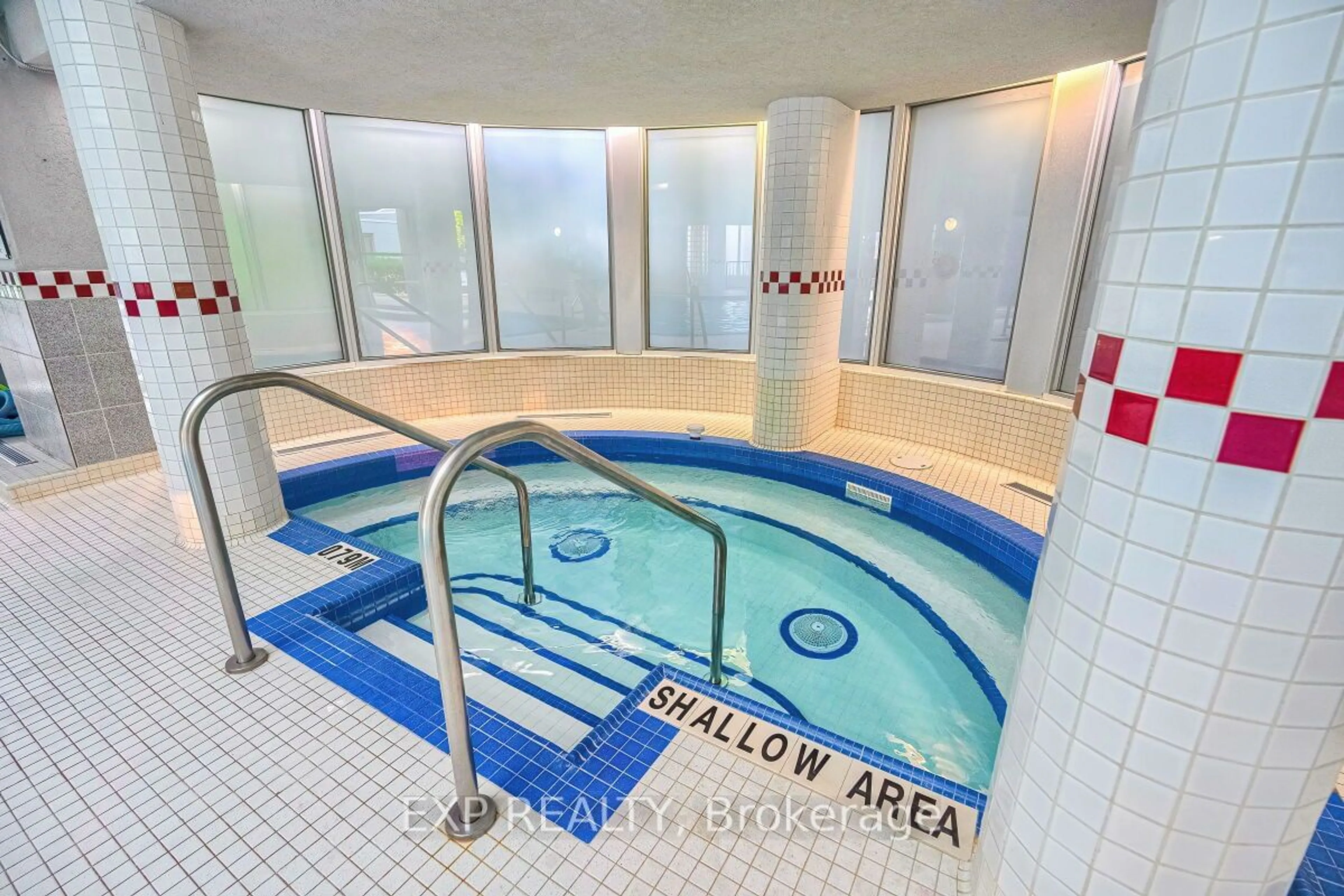 Indoor or outdoor pool for 5765 Yonge St #Ph601, Toronto Ontario M2M 4H9