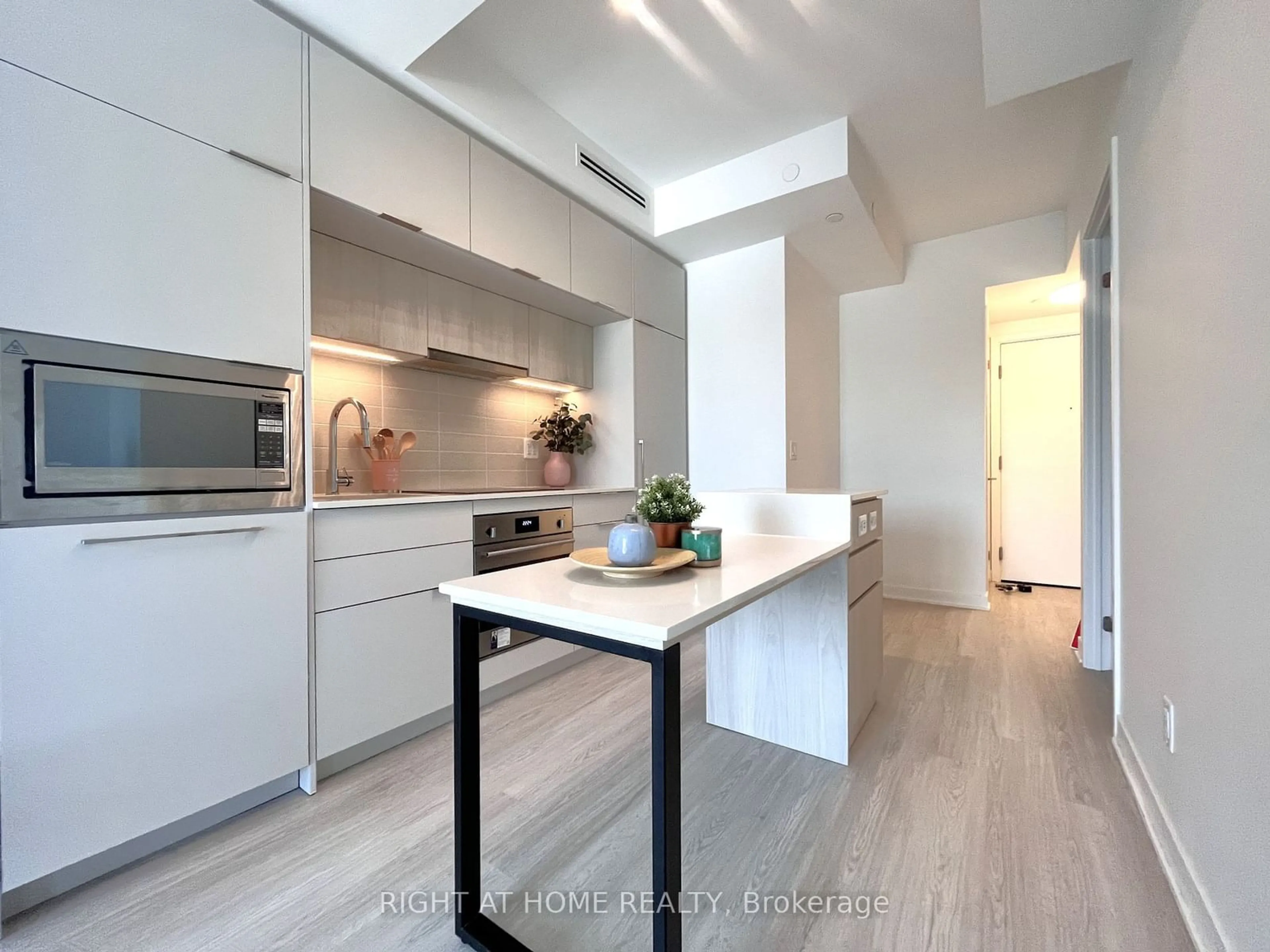 Contemporary kitchen for 900 St. Clair Ave #404, Toronto Ontario M6C 1C5