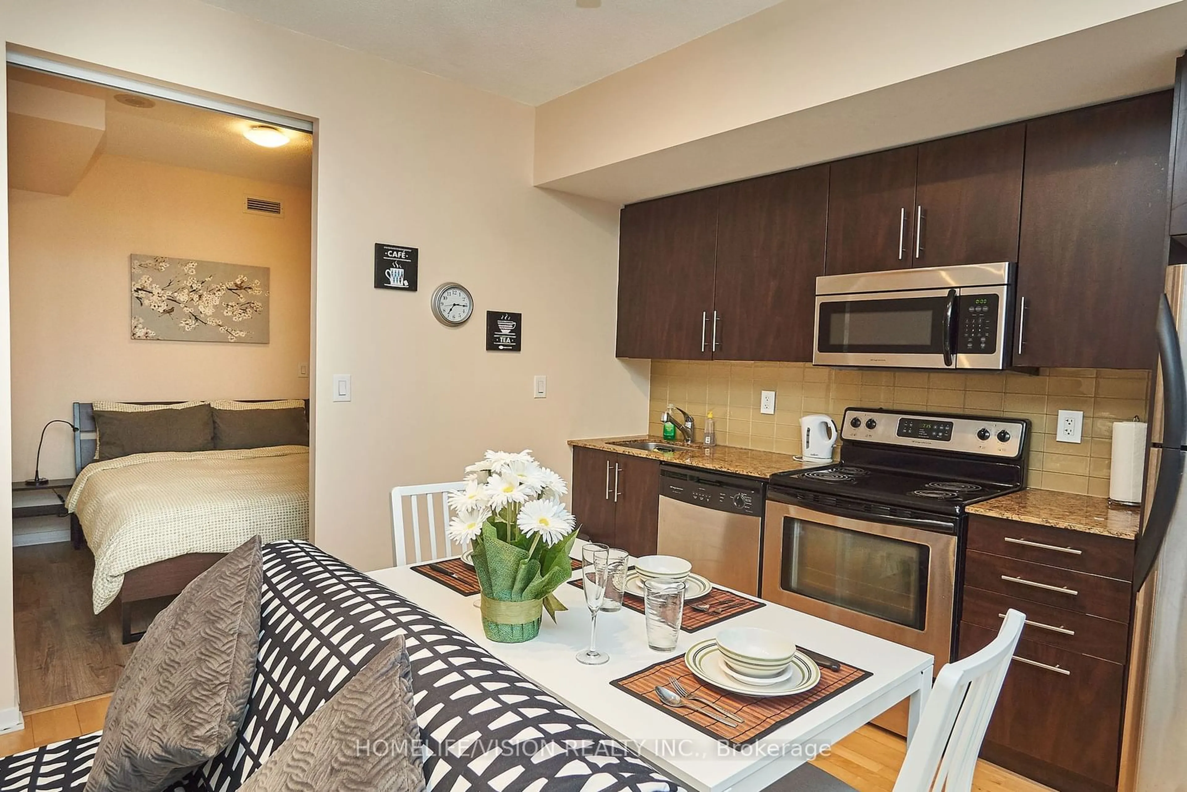 Standard kitchen for 55 Bremner Blvd #3006, Toronto Ontario M5J 0A6