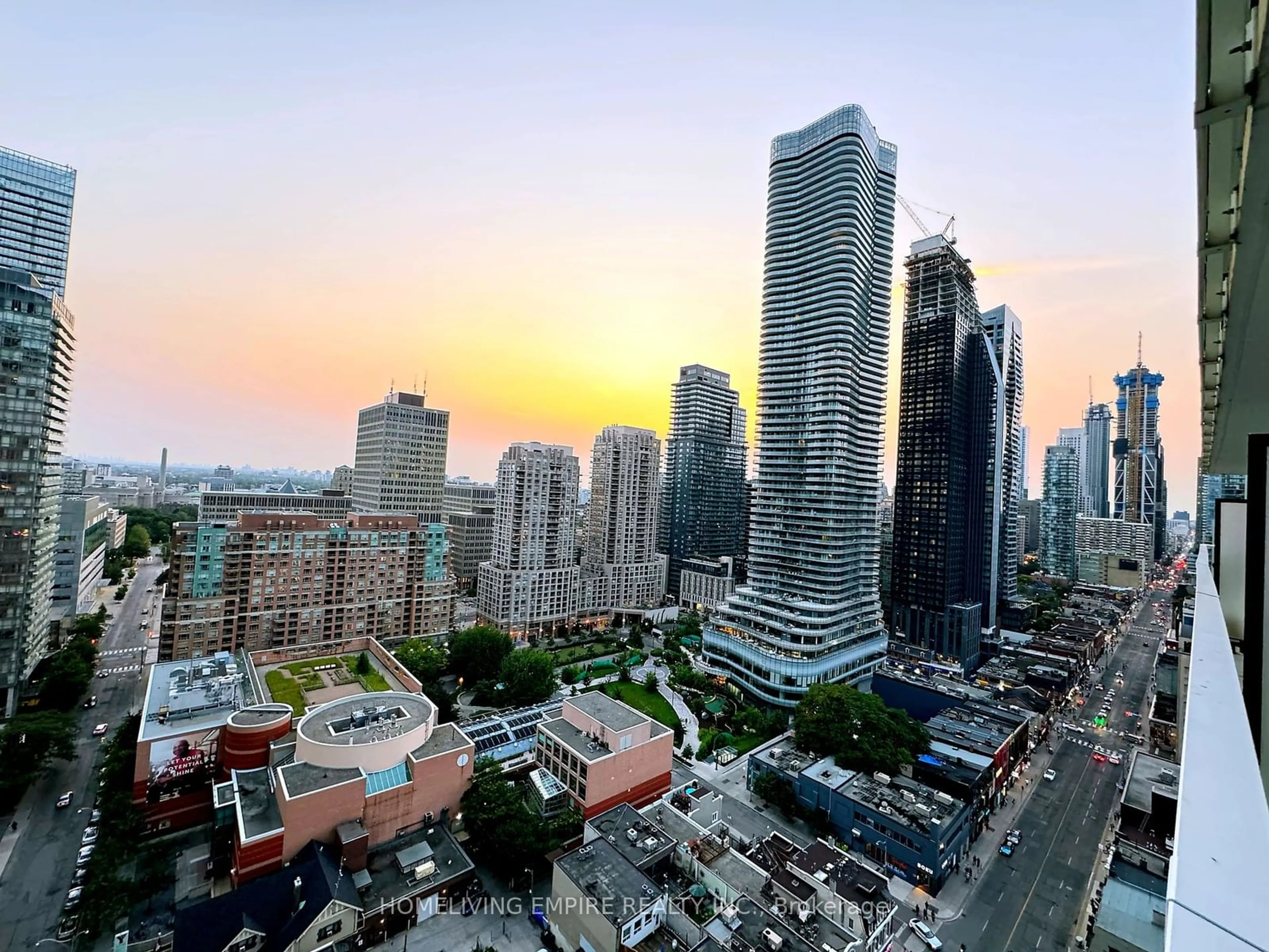 A pic from exterior of the house or condo, the view of city buildings for 501 Yonge St #2013, Toronto Ontario M4Y 0G8