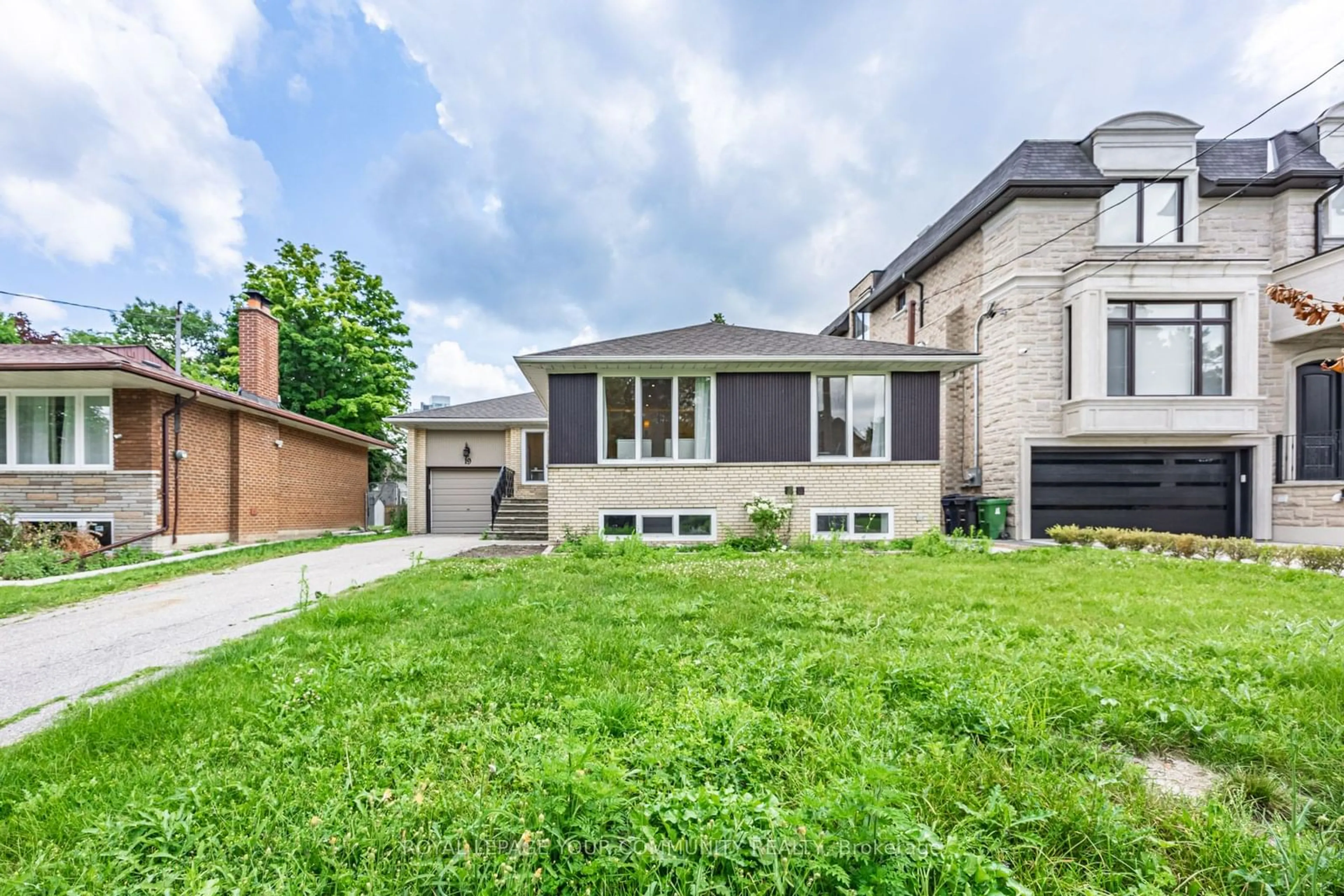 Frontside or backside of a home for 19 Arrowstook Rd, Toronto Ontario M2K 1K1