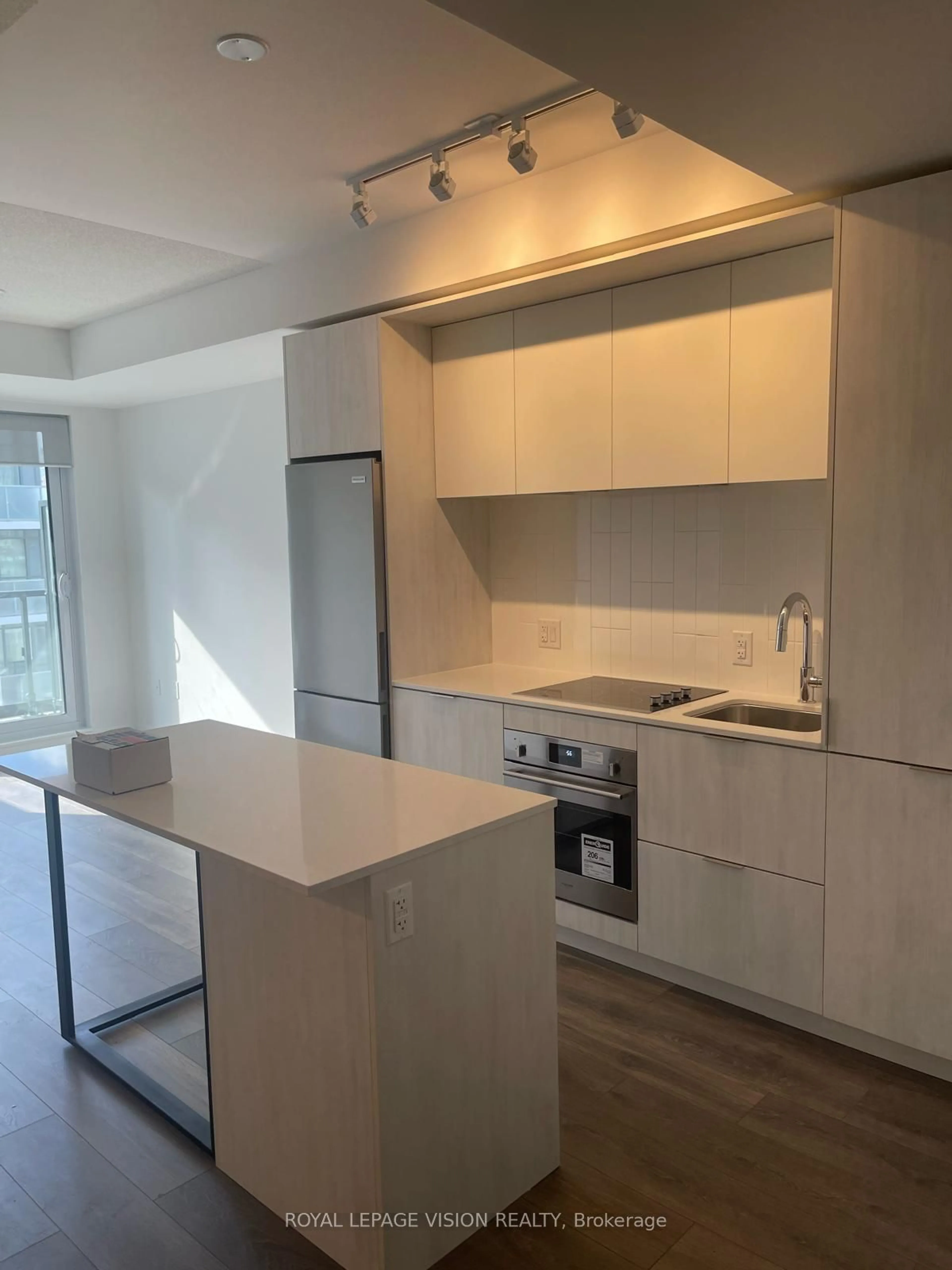 Standard kitchen for 35 Tubman Ave #1018, Toronto Ontario M5A 0M8