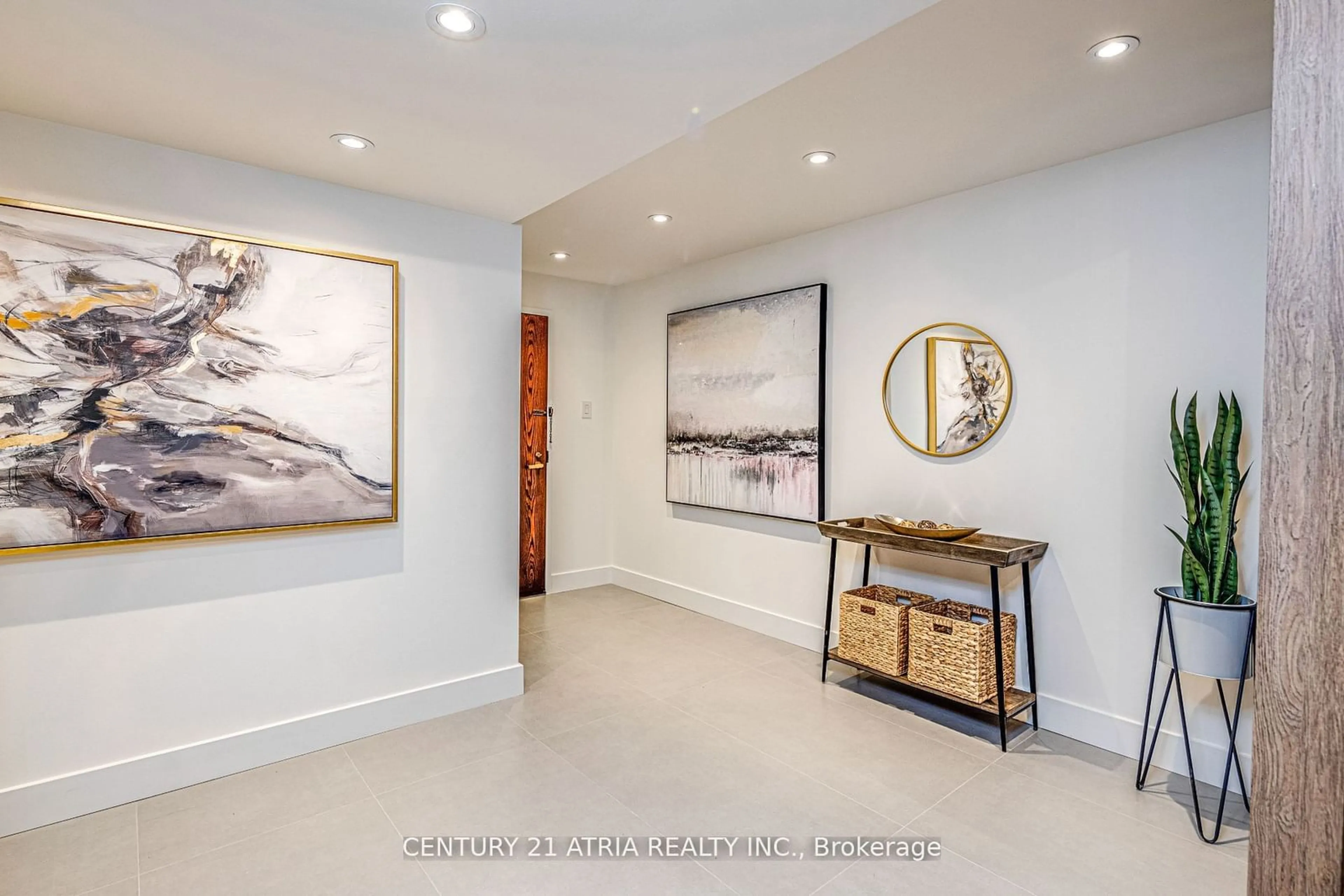 Indoor foyer, wood floors for 65 Harbour Sq #1401, Toronto Ontario M5J 2L4