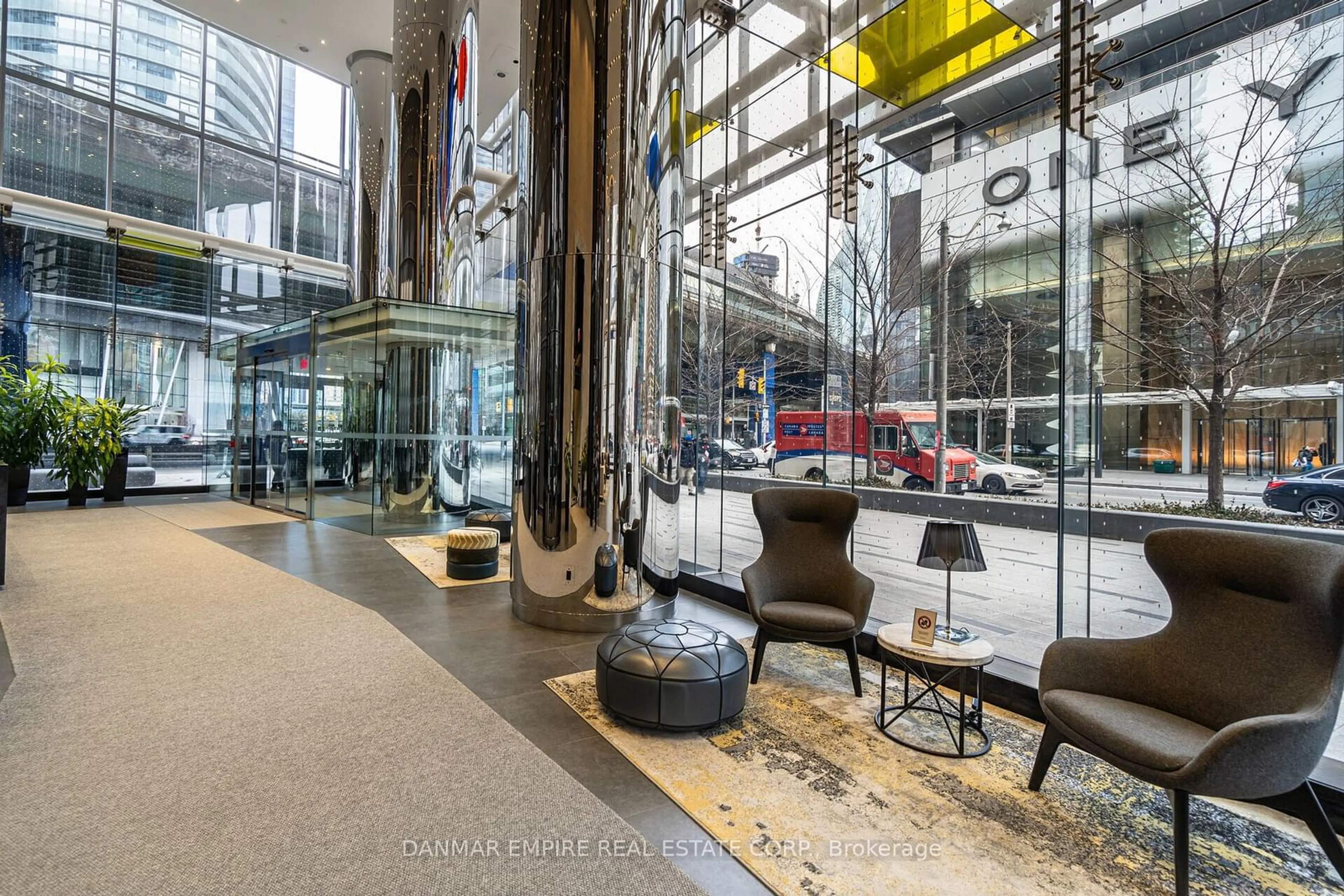 Indoor lobby for 10 York St #5210, Toronto Ontario M5J 2Z2