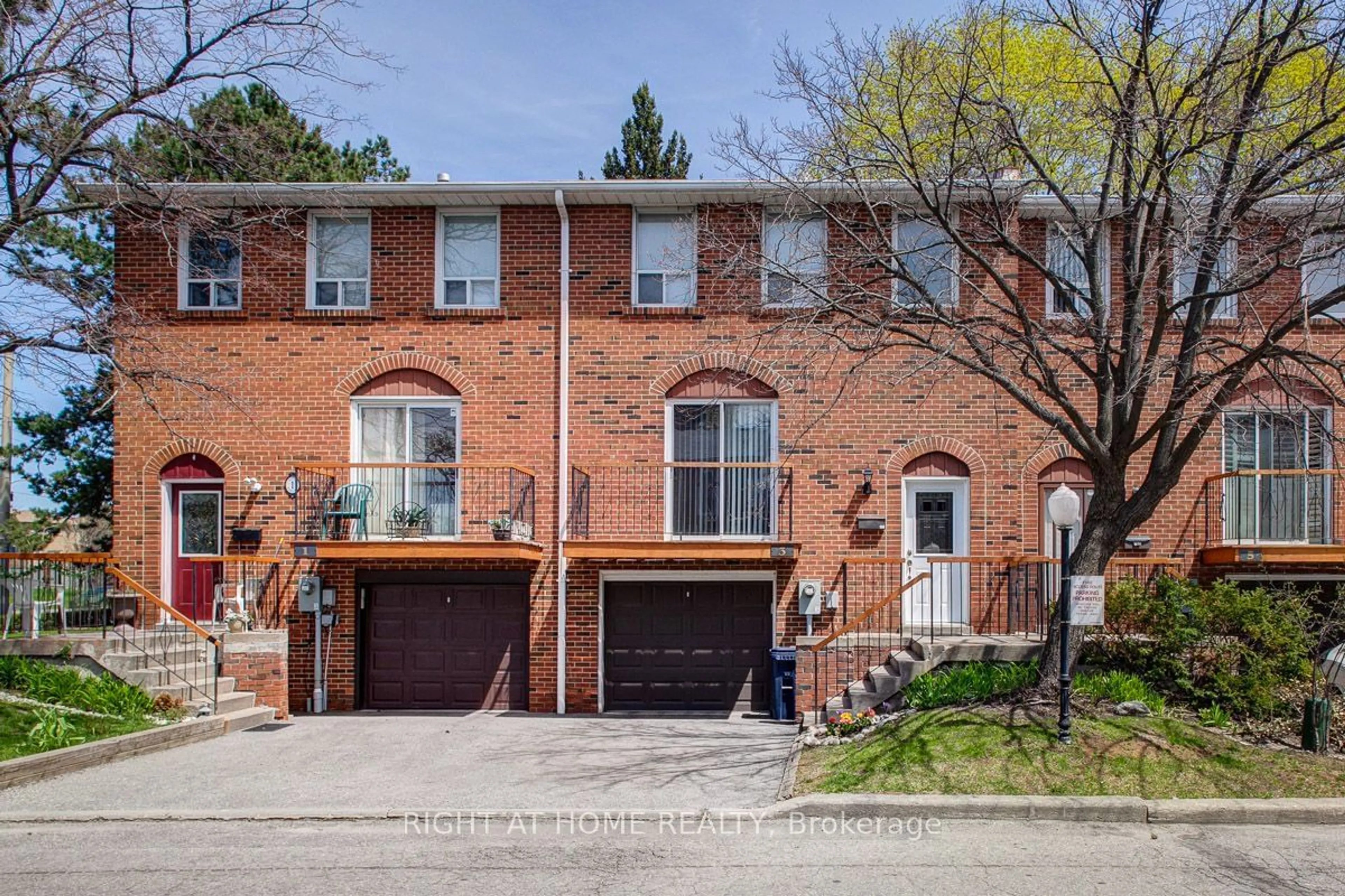 A pic from exterior of the house or condo, the street view for 3 Black Hawk Way, Toronto Ontario M2R 3L5