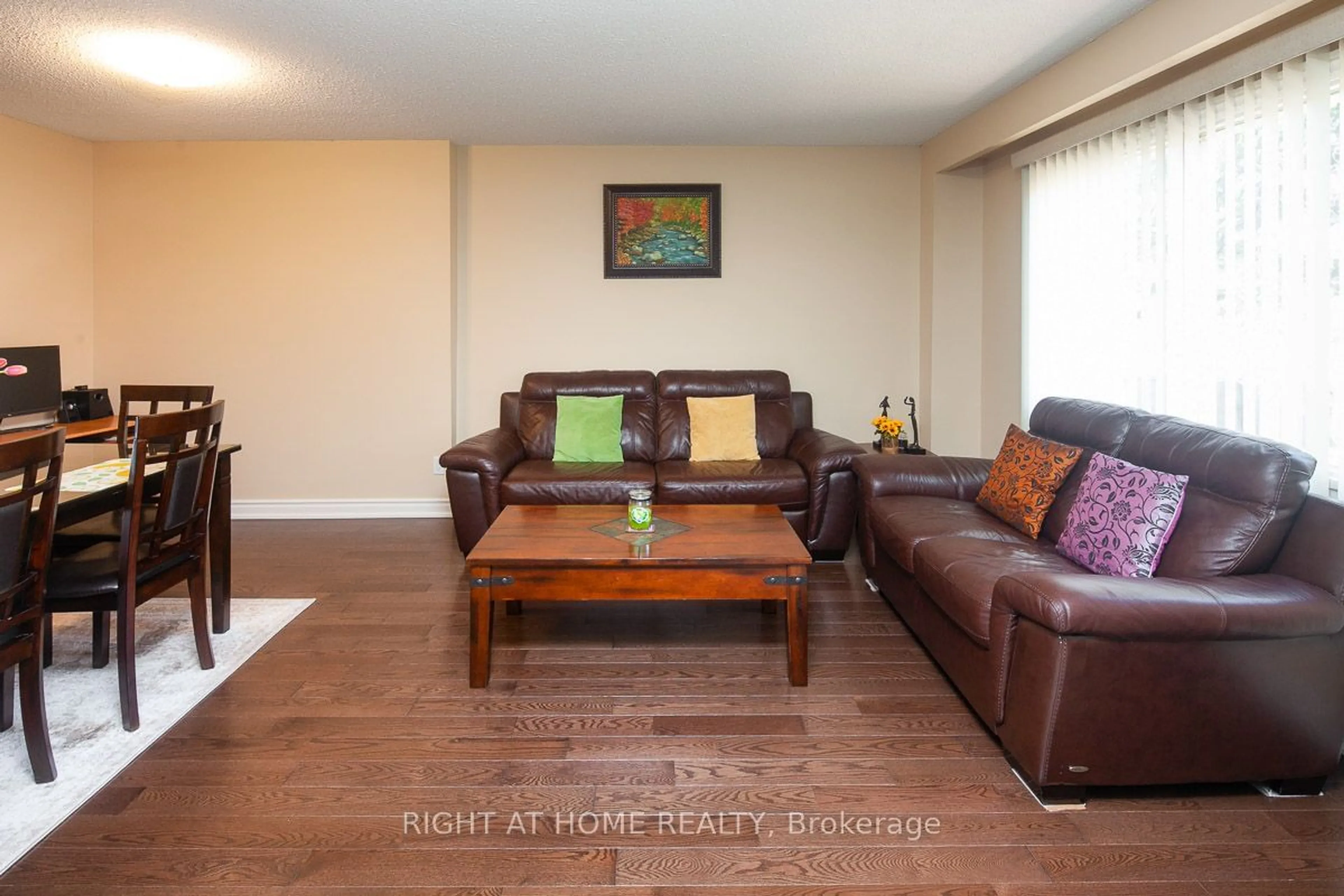 Living room for 3 Black Hawk Way, Toronto Ontario M2R 3L5
