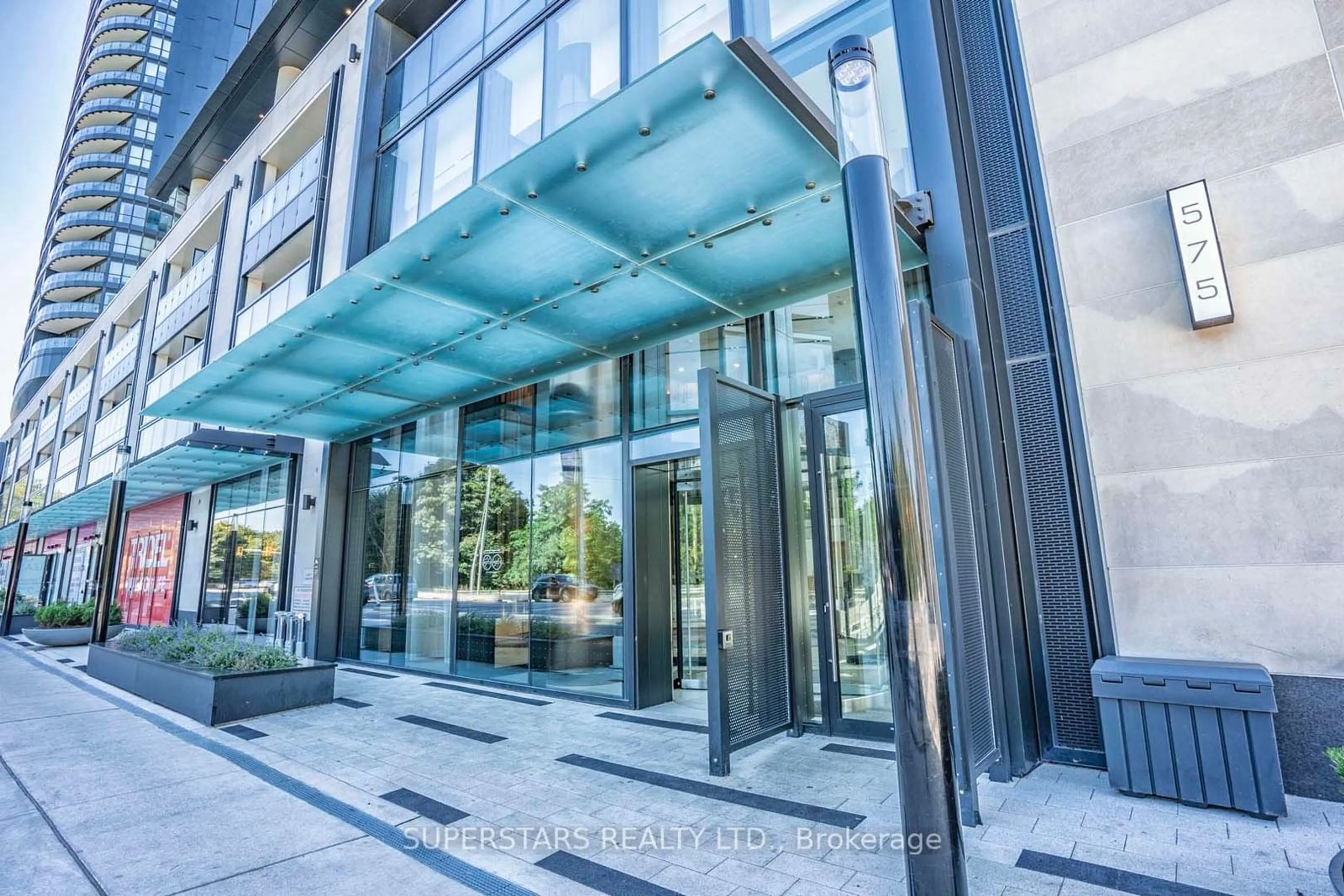 Indoor foyer for 575 Bloor St #2611, Toronto Ontario M4W 0B2