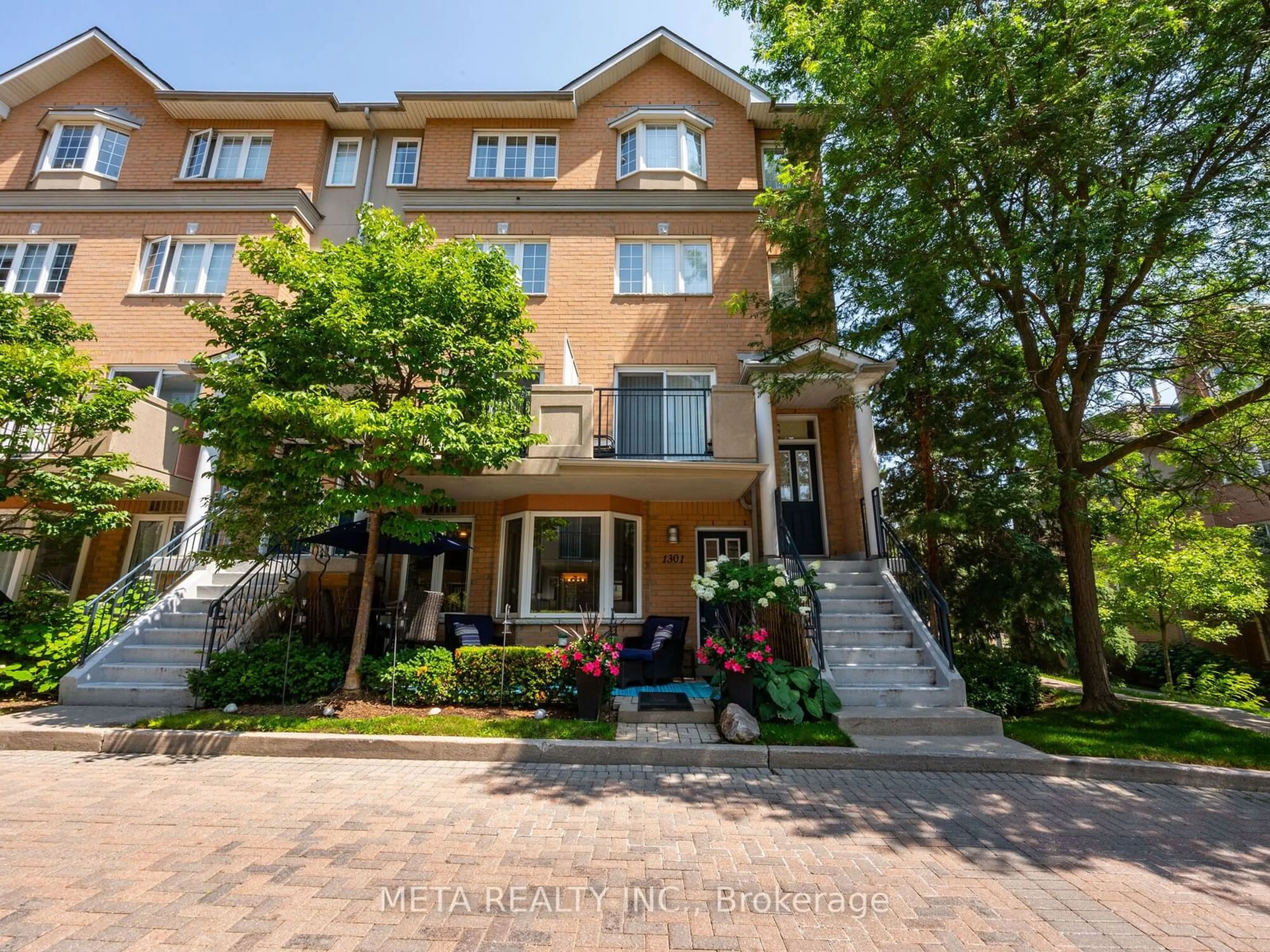 A pic from exterior of the house or condo for 28 Sommerset Way #1301, Toronto Ontario M2N 6W7