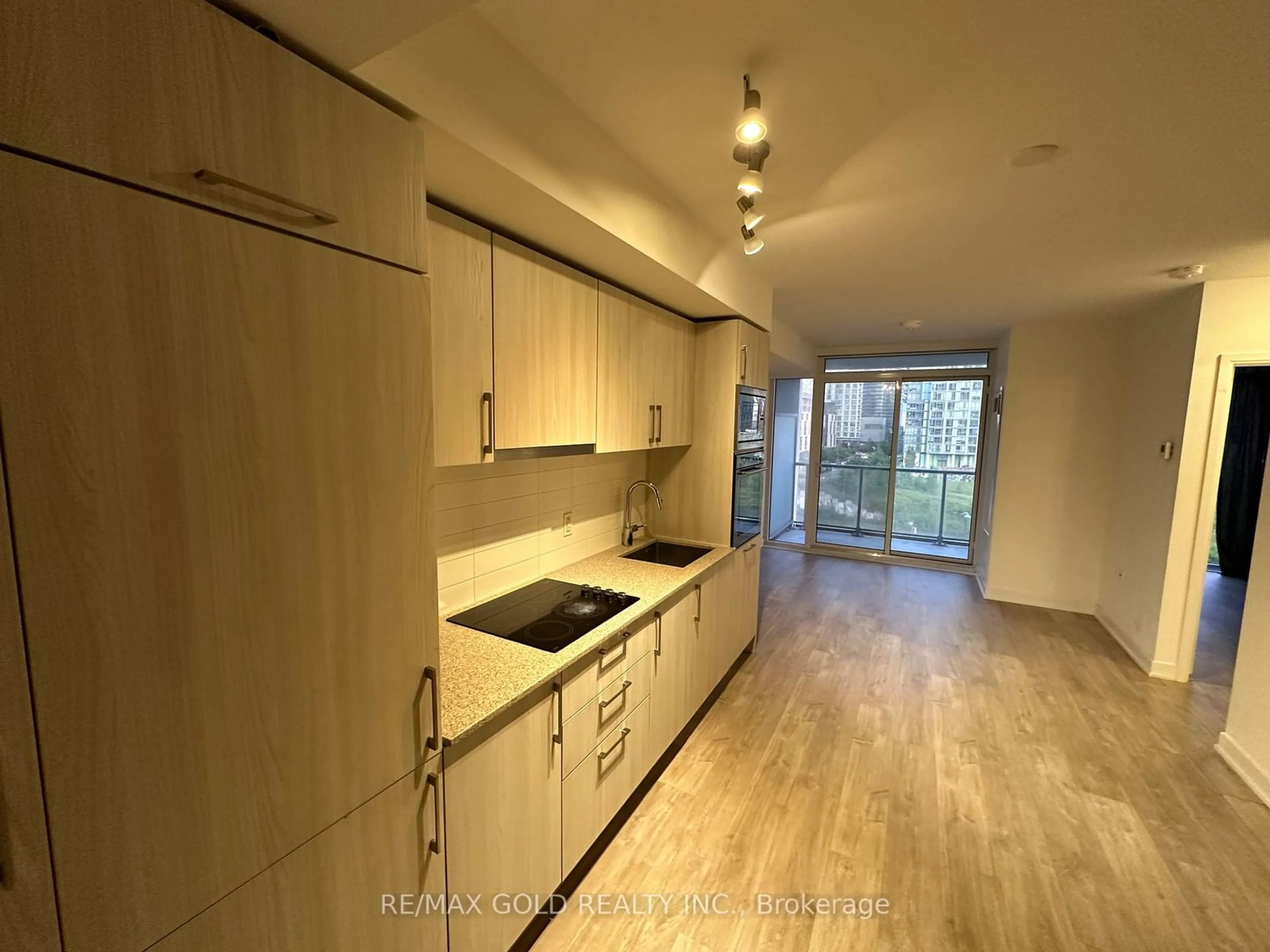 Kitchen for 576 Front St #306E, Toronto Ontario M5V 1C1