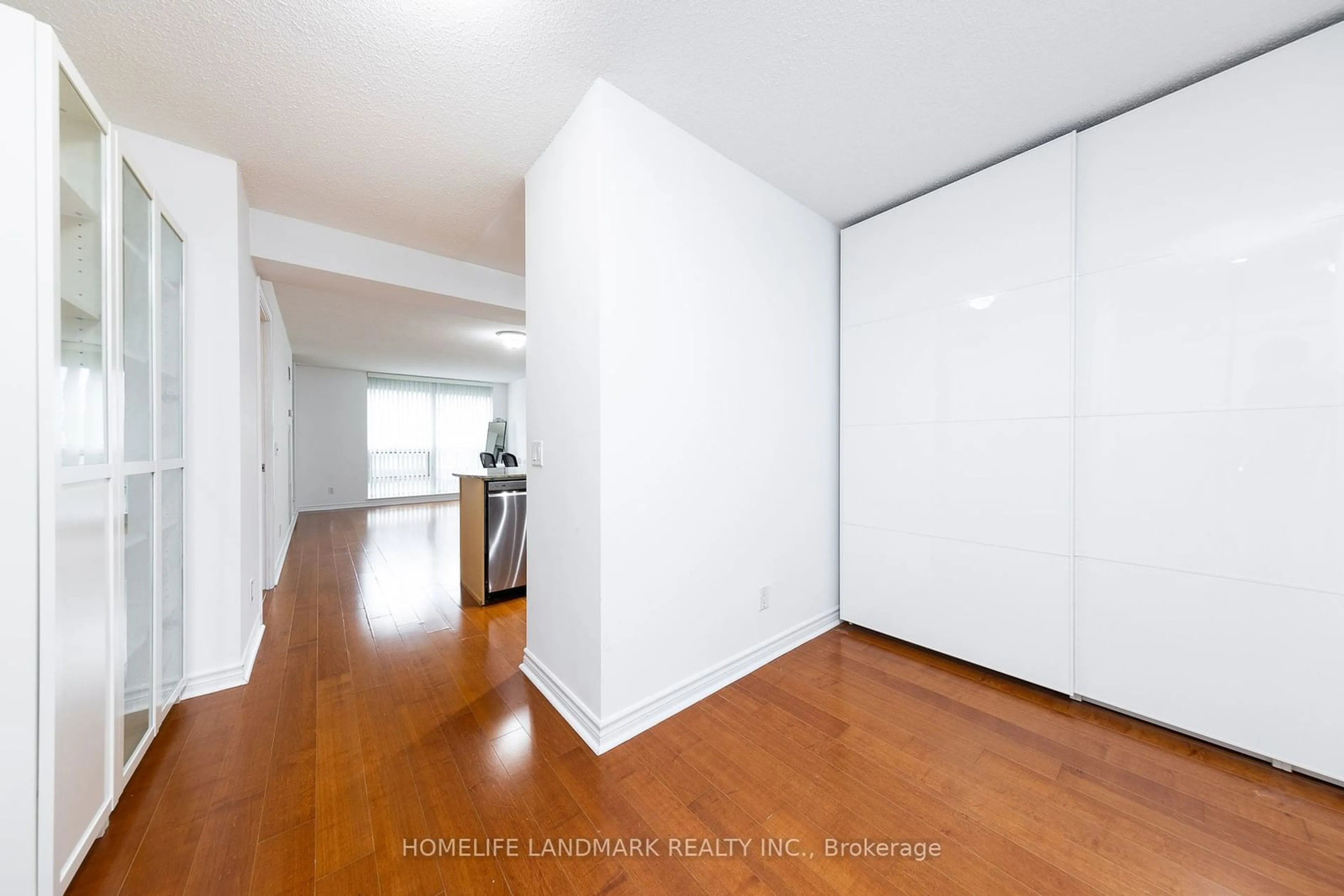 Indoor entryway for 763 Bay St #303, Toronto Ontario M5G 2R3