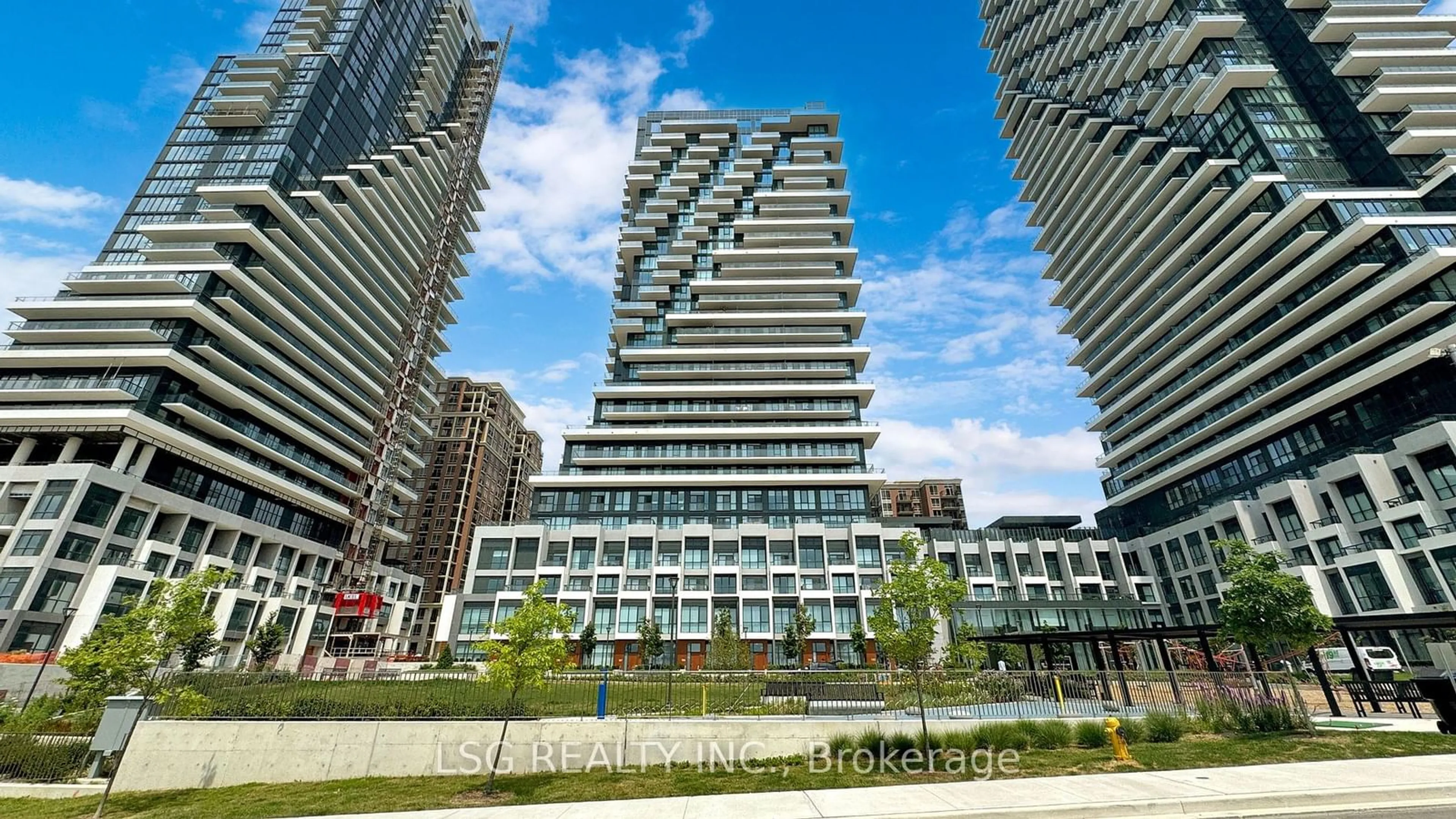 A pic from exterior of the house or condo for 20 Inn on the park Rd #2139, Toronto Ontario M3C 0P8
