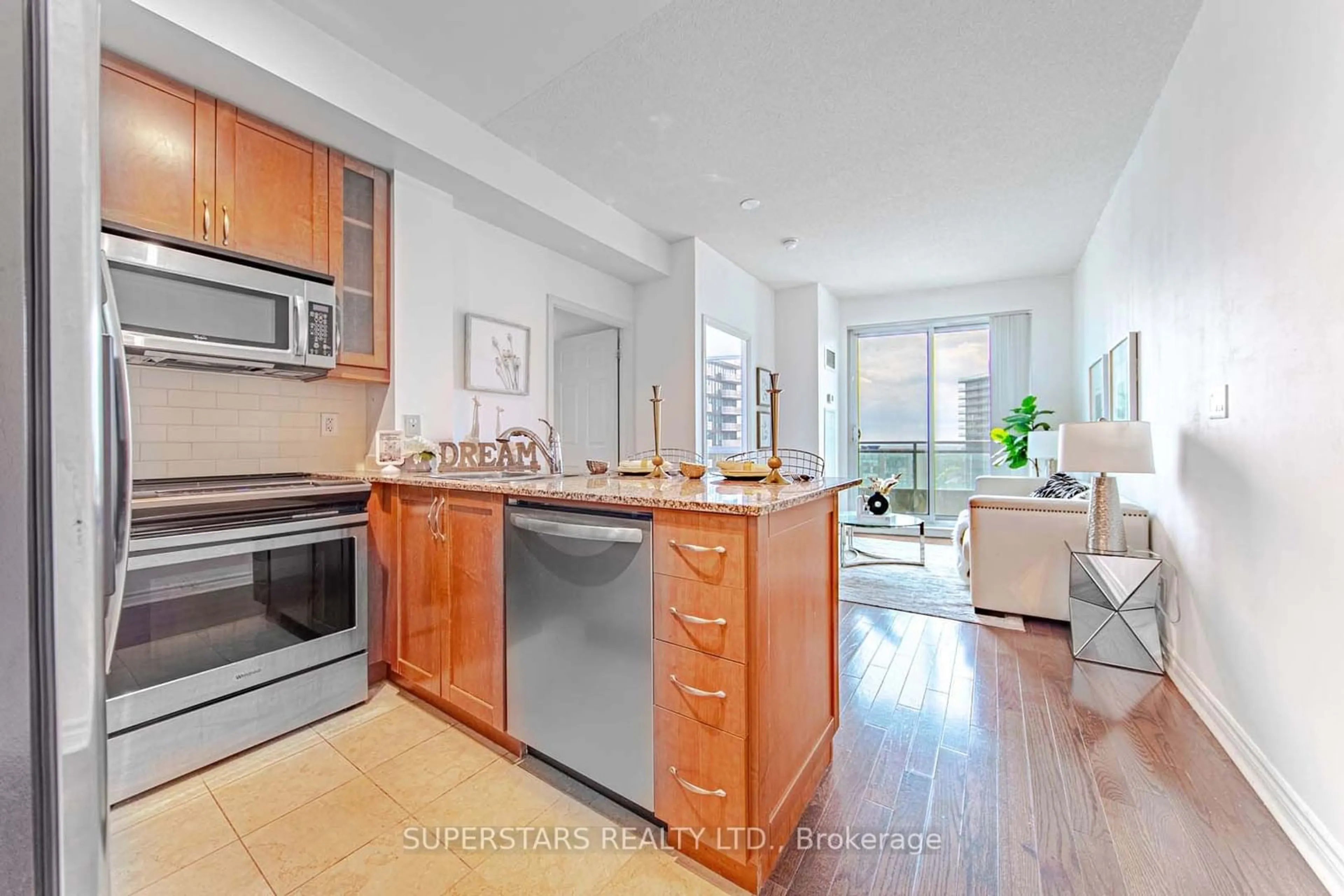 Standard kitchen for 18 Holmes Ave #1706, Toronto Ontario M2N 0E1